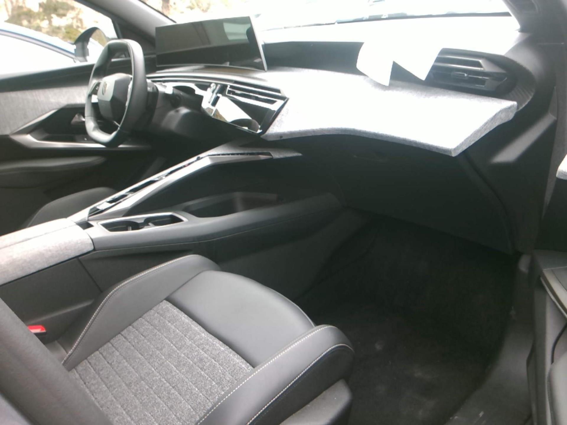 Peugeot 3008 Hybrid 136 e-DCS6 Allure 2025