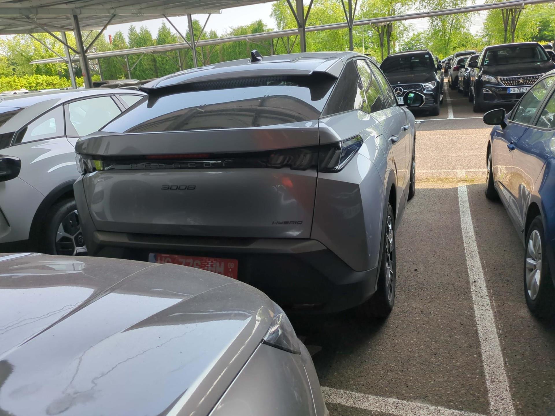 Peugeot 3008 Hybrid 136 e-DCS6 Allure 2025
