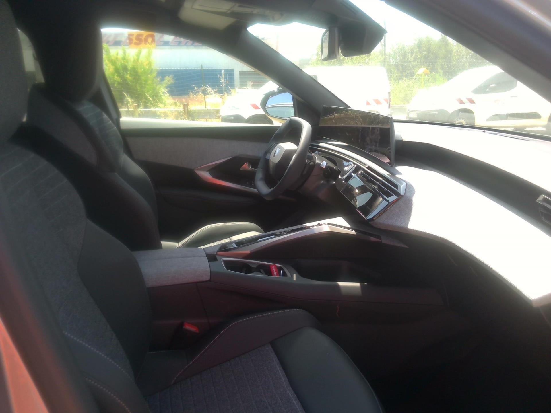 Peugeot 3008 Hybrid 145 e-DCS6 Allure 2025