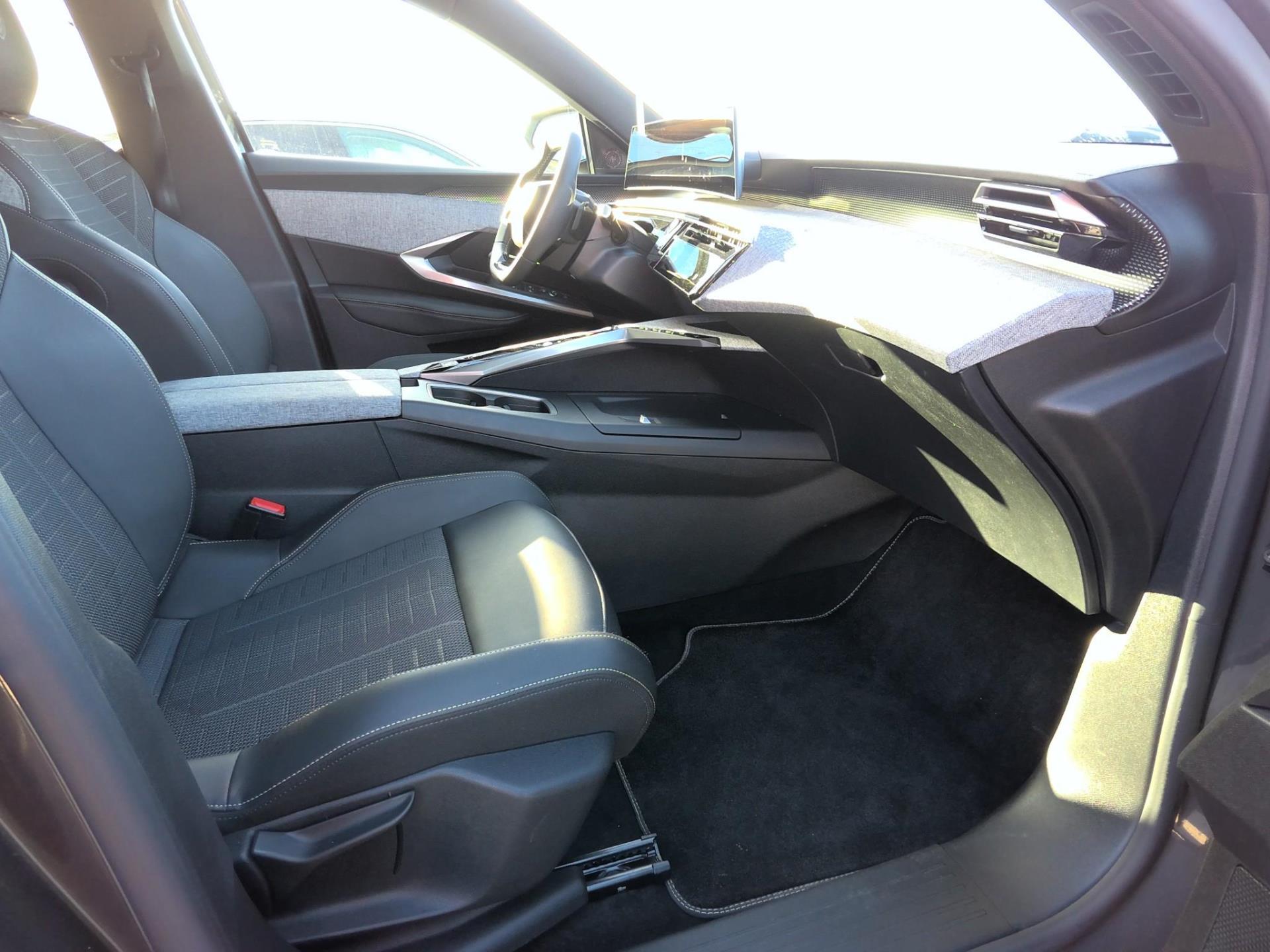 Peugeot 5008 Hybrid 145 ch e-DCS6 GT 2025