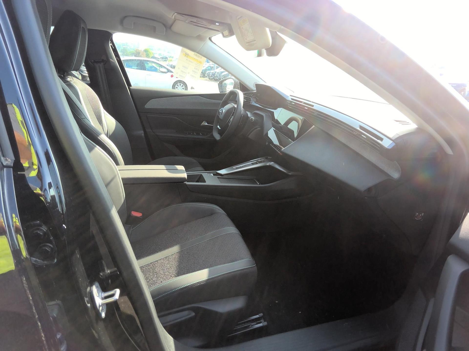 Peugeot 308 Hybrid 136 e-DCS6 Allure 2025