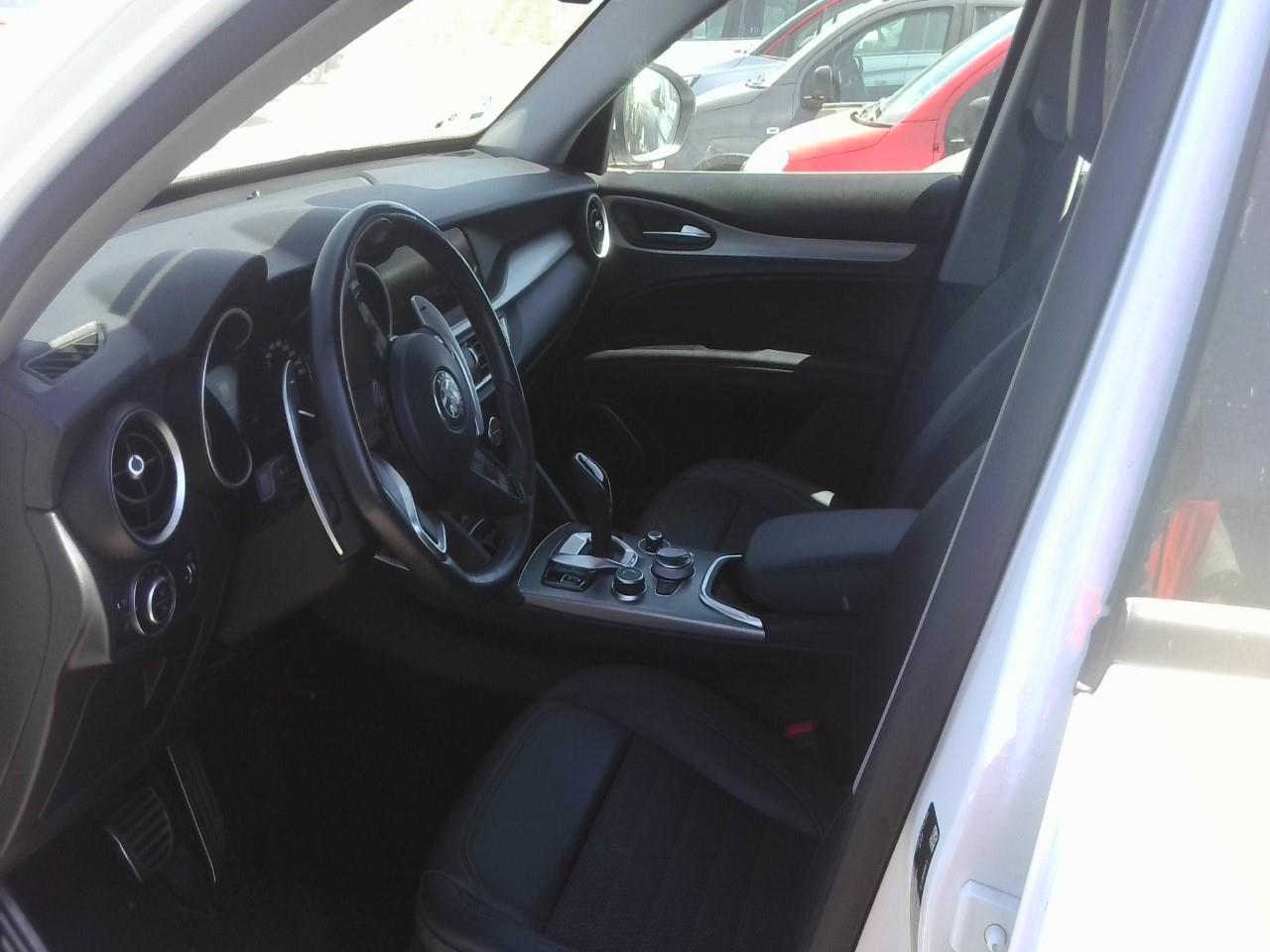 Foto Alfa Romeo Stelvio 2