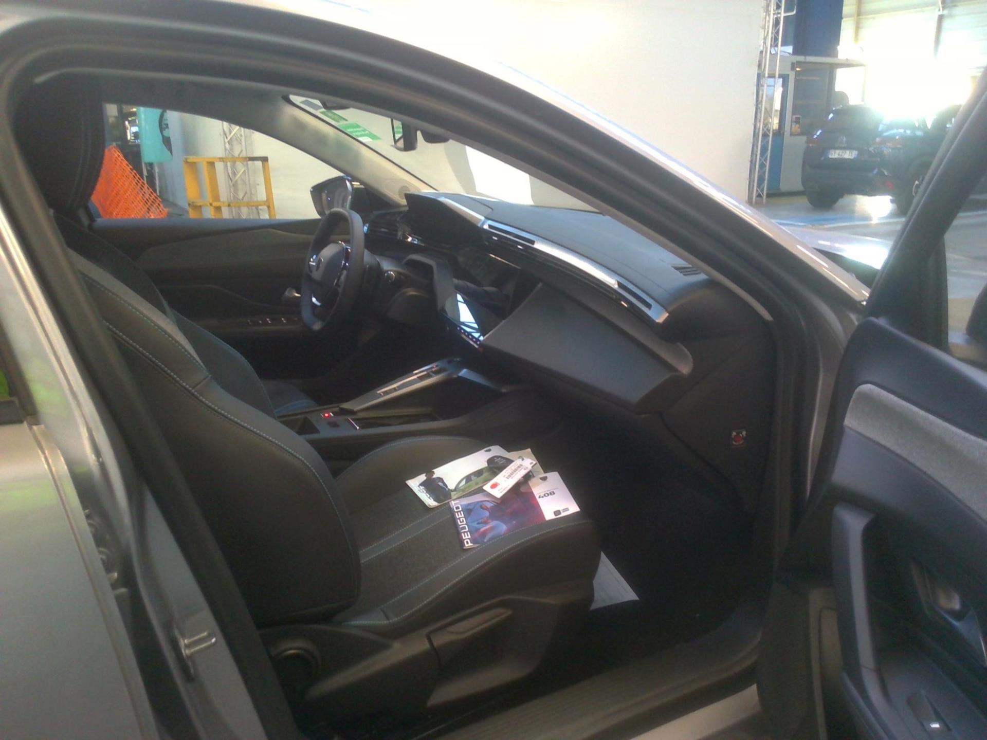 Peugeot 408 PHEV 180 e-EAT8 Allure 2024