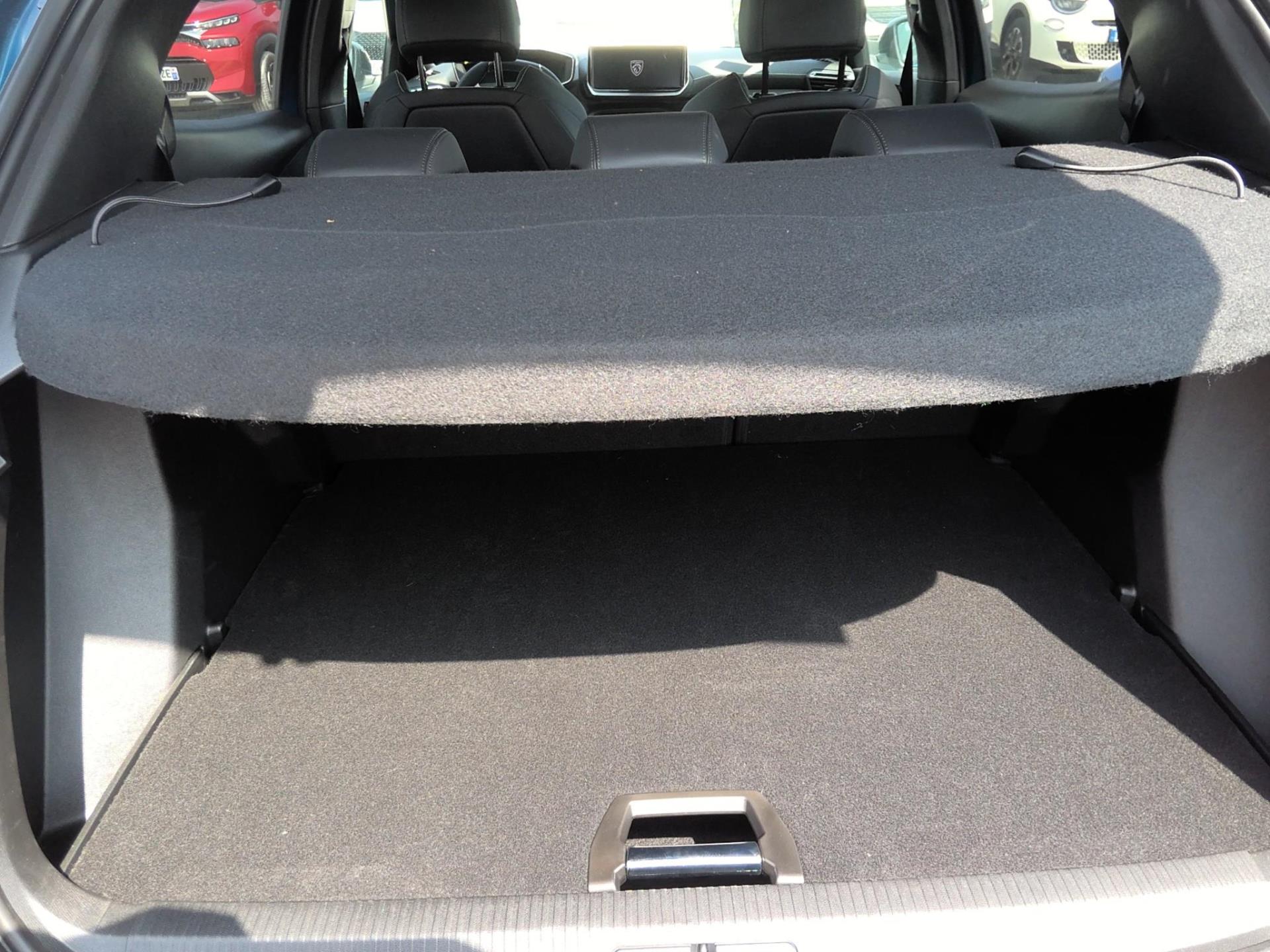 Peugeot 2008 Hybrid 136 e-DCS6 GT 2025