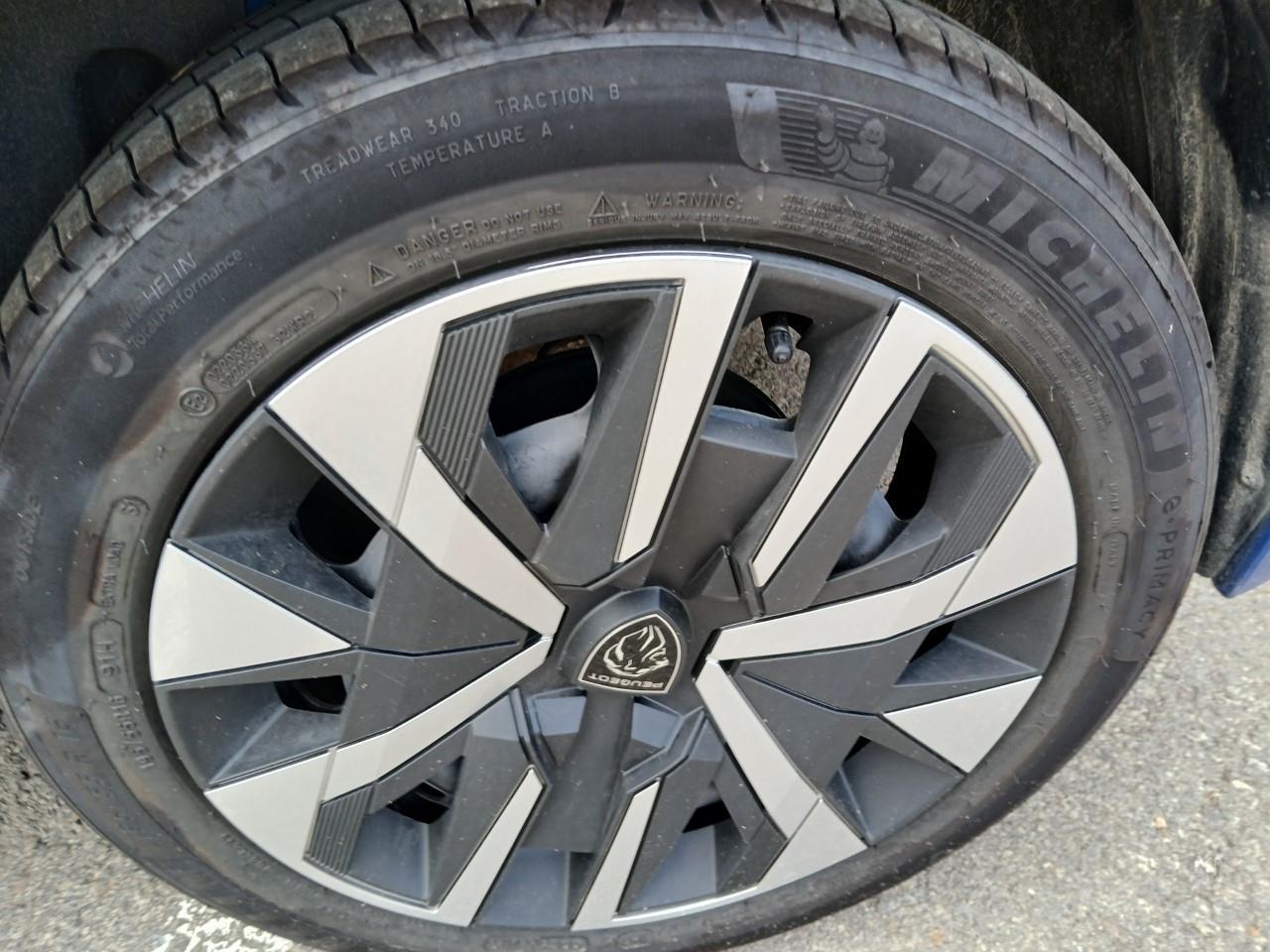 Foto Peugeot 208 14