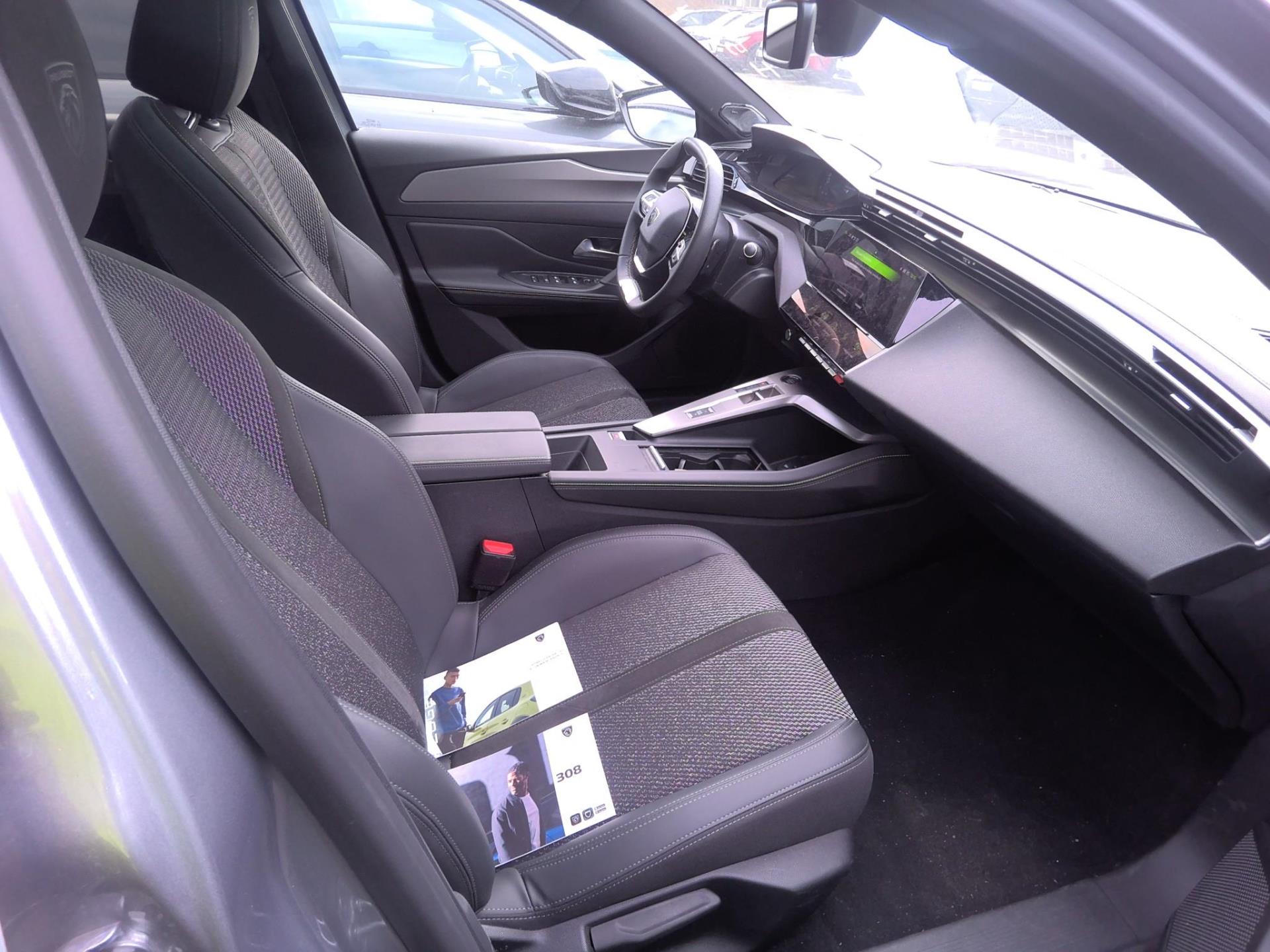 Peugeot 308 Hybrid 136 e-DCS6 GT 2024