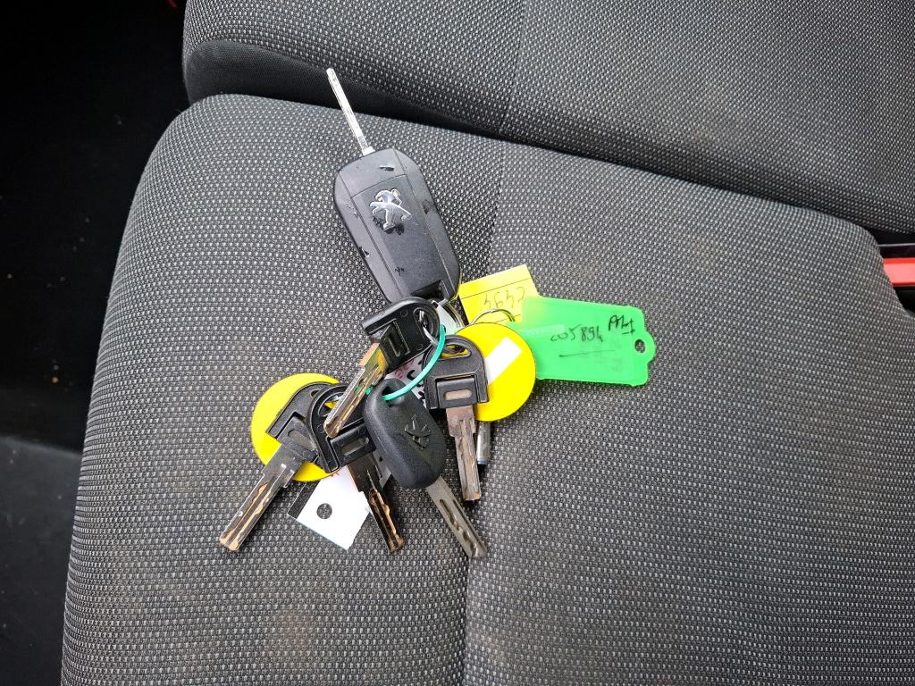 Peugeot PARTNER FOURGON STANDARD 650 KG BLUEHDI 130 S&S EAT8 ASPHALT 2020