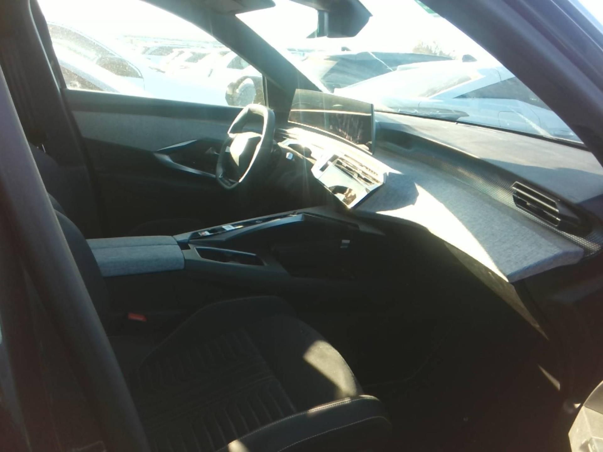 Peugeot 5008 Hybrid 136 e-DCS6 GT 2024