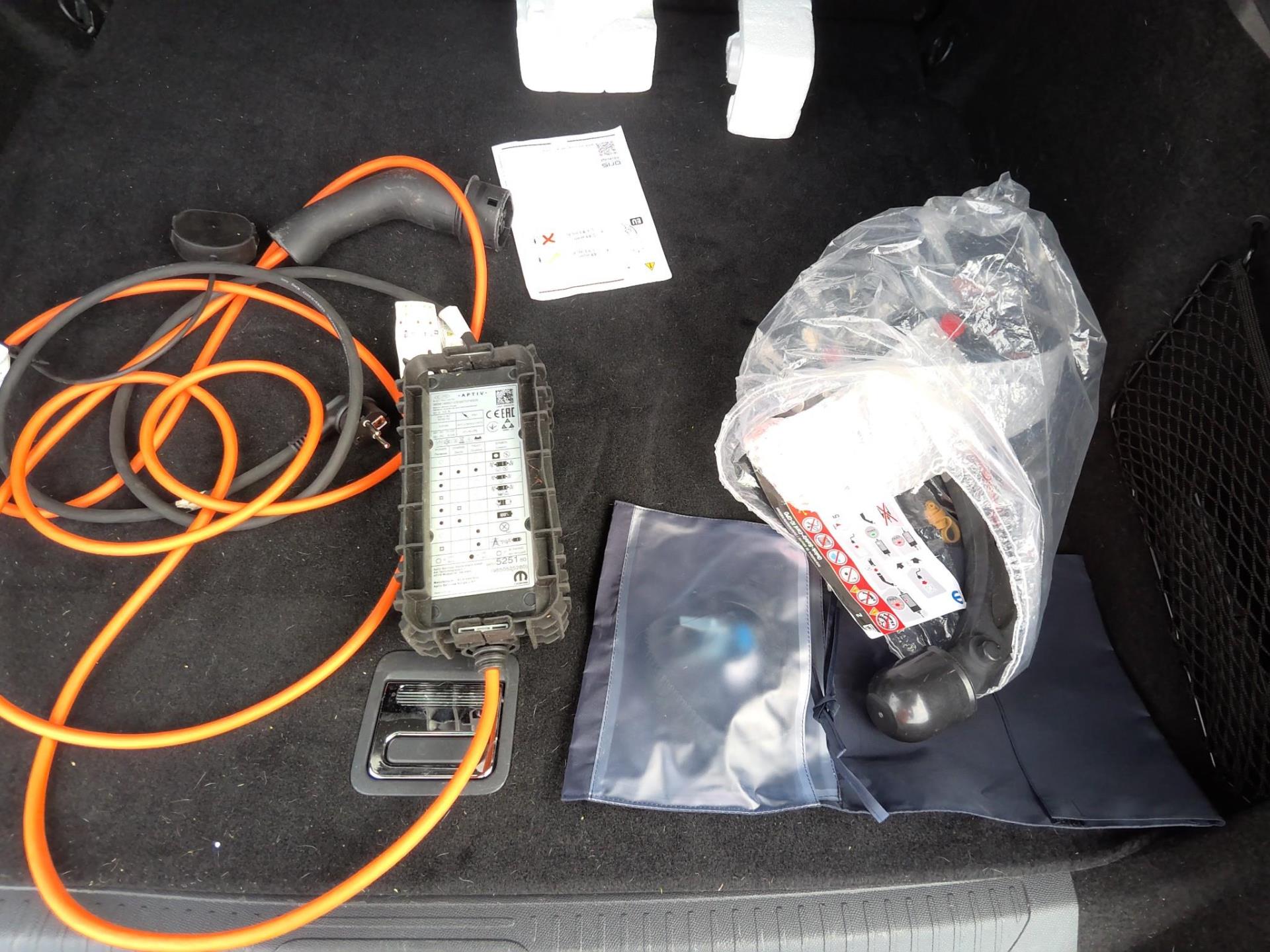 Peugeot 408 PHEV 180 e-EAT8 Allure 2024
