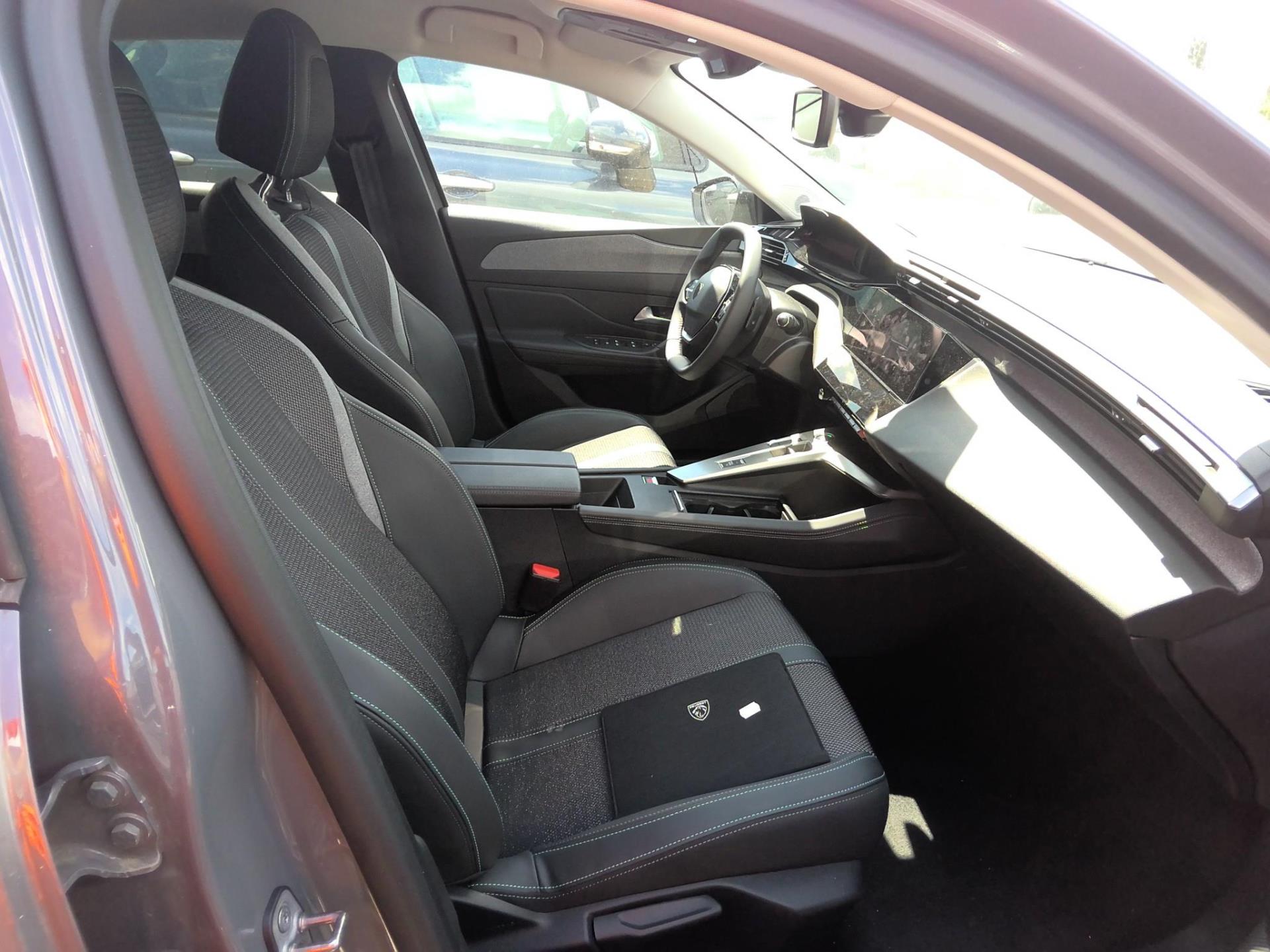 Peugeot 308 PHEV 180 e-EAT8 Allure 2024