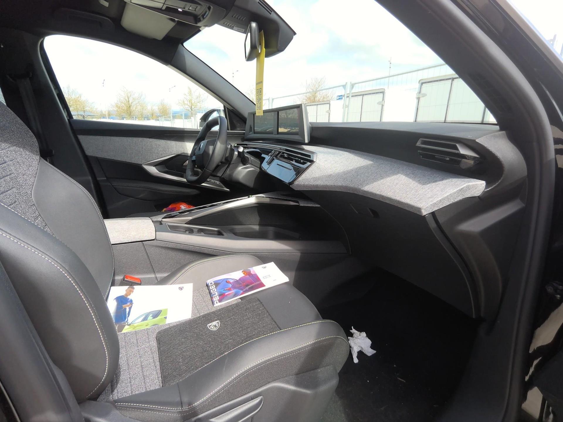 Peugeot 5008 Hybrid 145 ch e-DCS6 Allure 2025