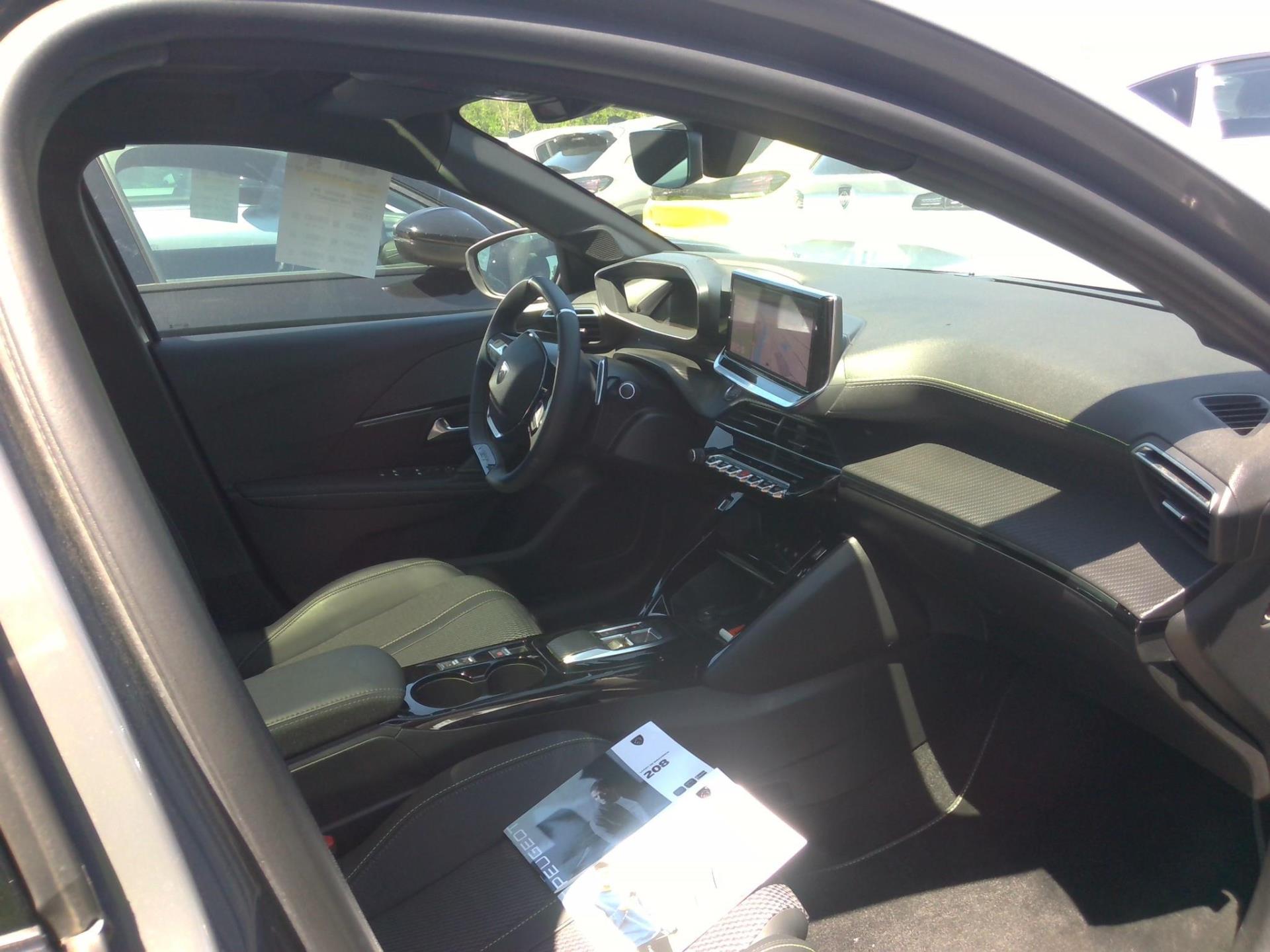 Peugeot 208 Hybrid 136 e-DCS6 GT 2024
