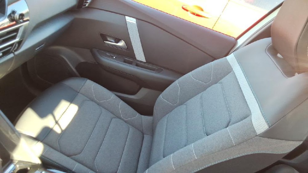 Foto Citroën C4 X 8