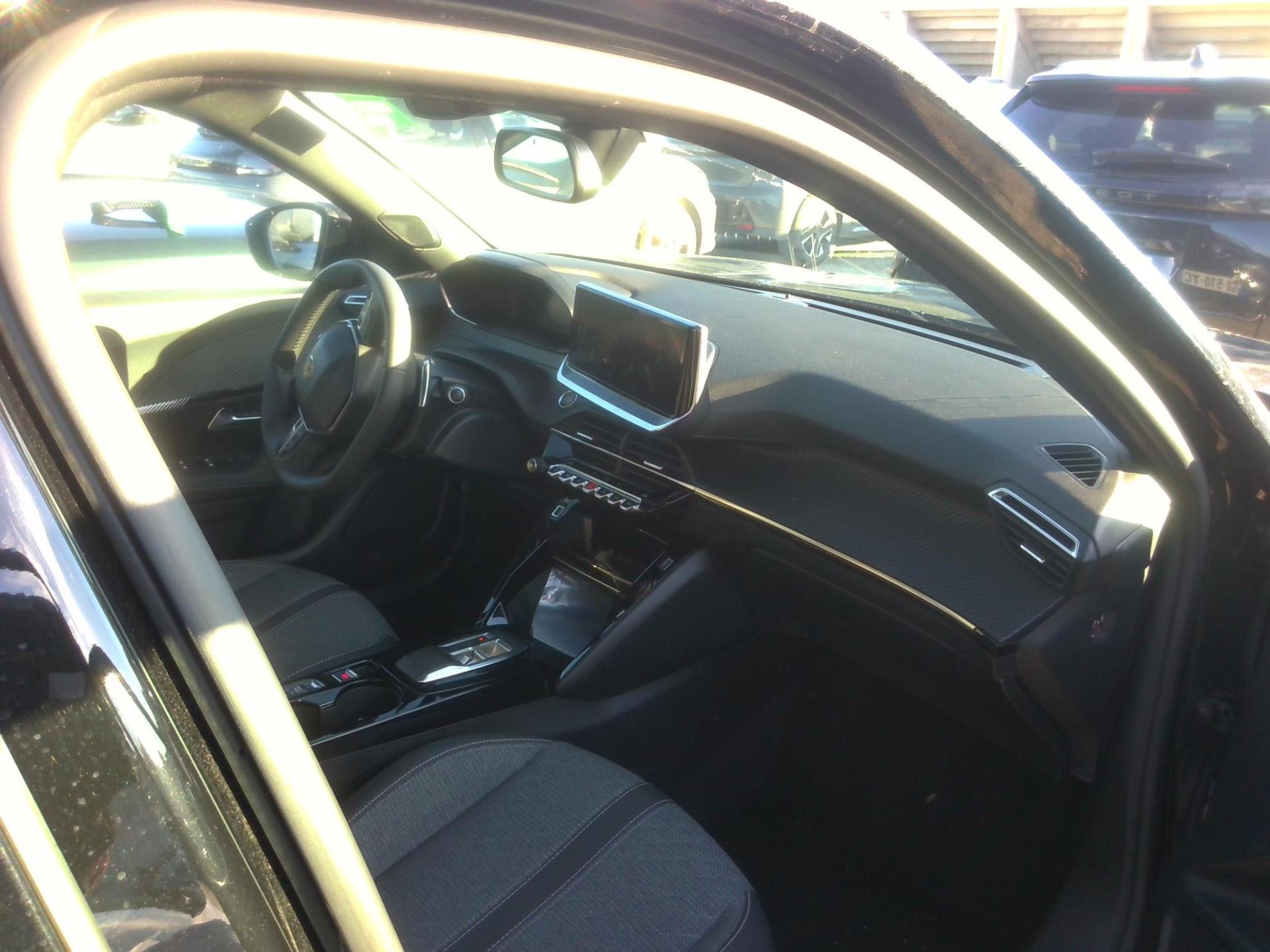 Peugeot 2008 Hybrid 136 e-DCS6 Allure 2024