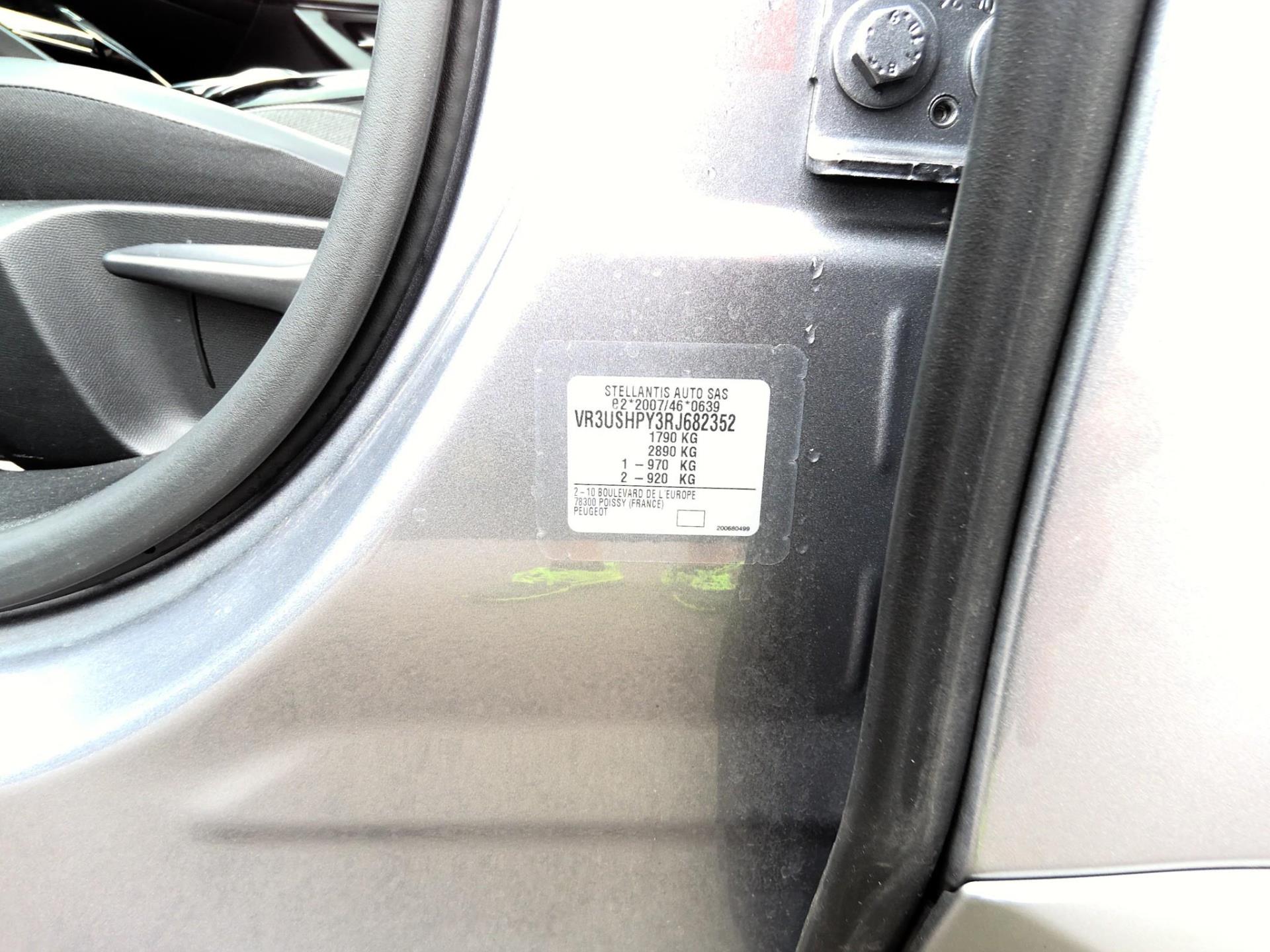 Peugeot 2008 Hybrid 136 e-DCS6 Allure 2024