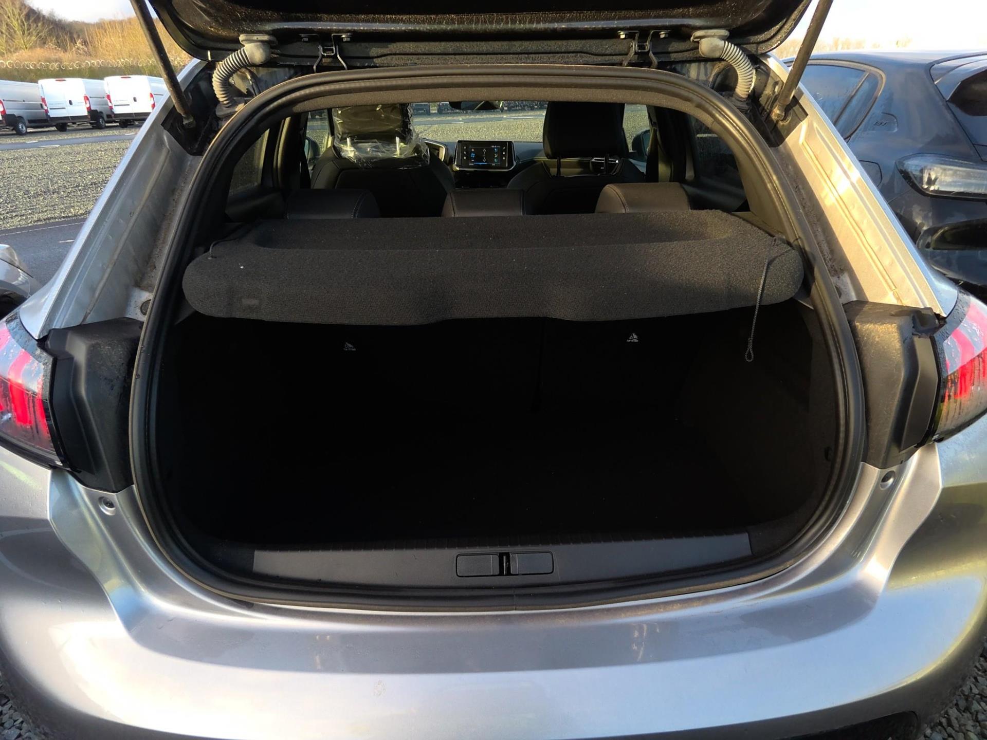 Peugeot 208 BlueHDi 100 S&S BVM6 GT 2023