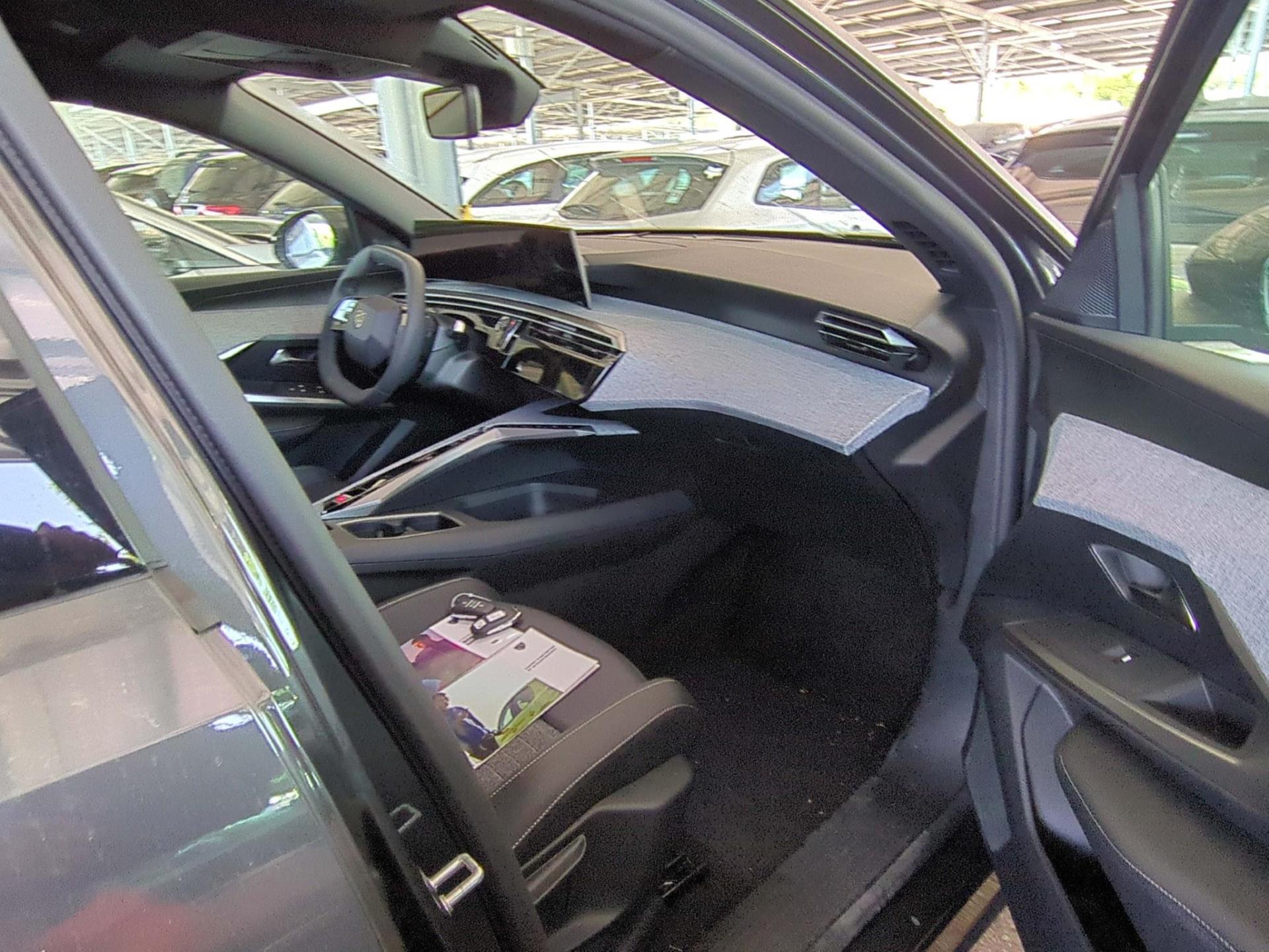 Peugeot 3008 Hybrid 145 e-DCS6 Allure 2025