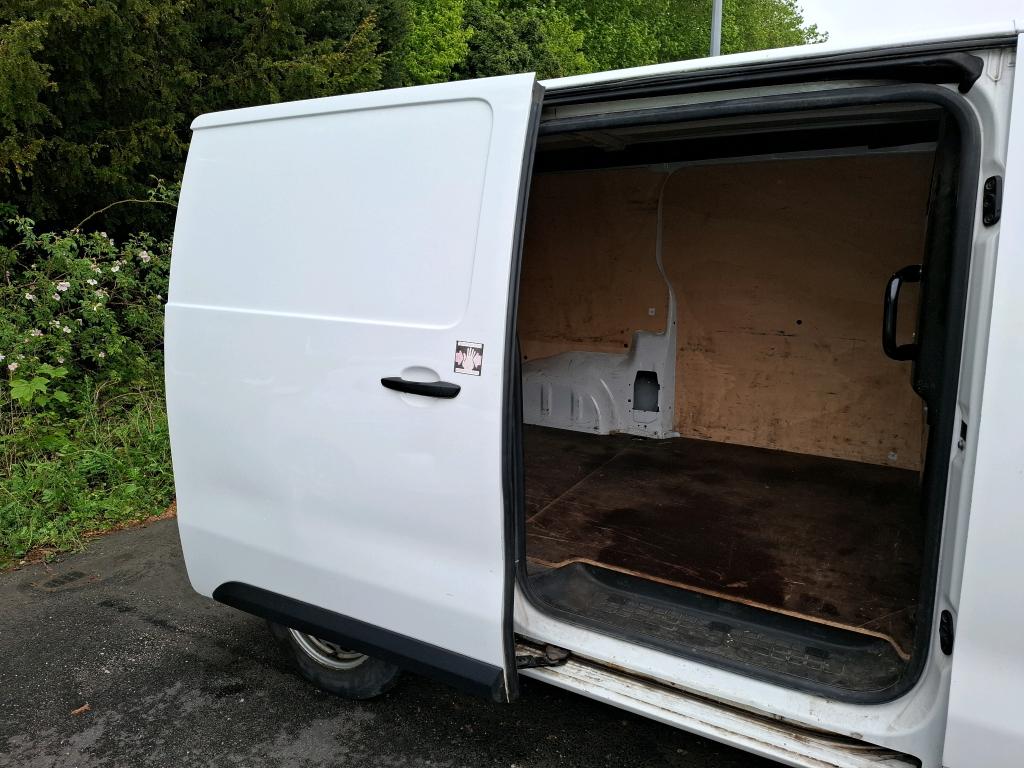 Peugeot EXPERT FGN TOLE STANDARD 2.0 BLUEHDI 120 S&S BVM6 PREMIUM 2018
