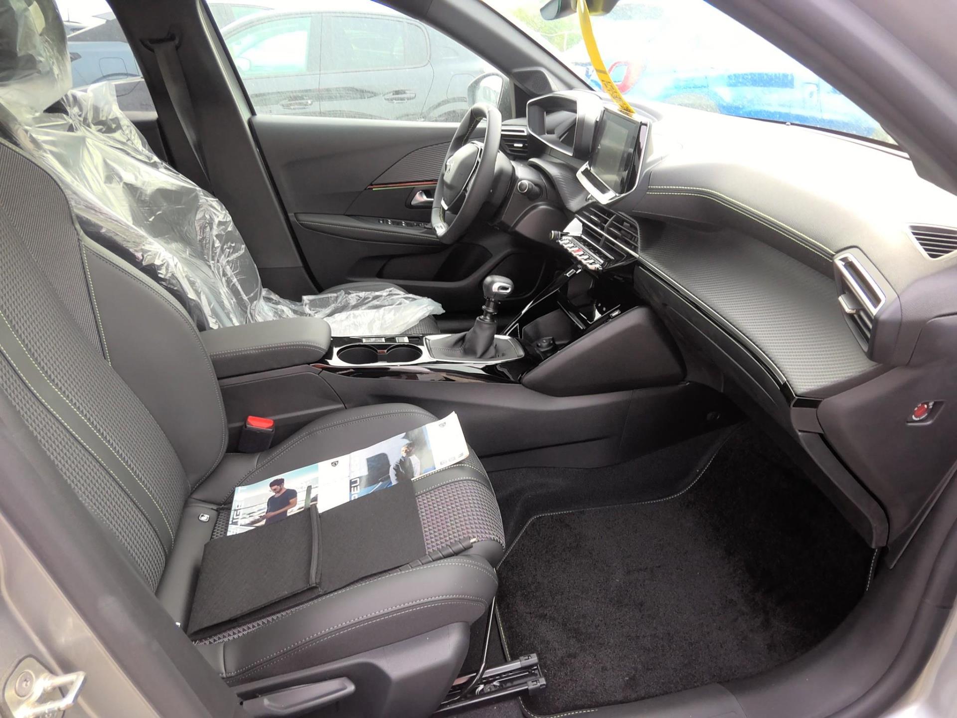 Peugeot 208 BlueHDi 100 S&S BVM6 GT 2023