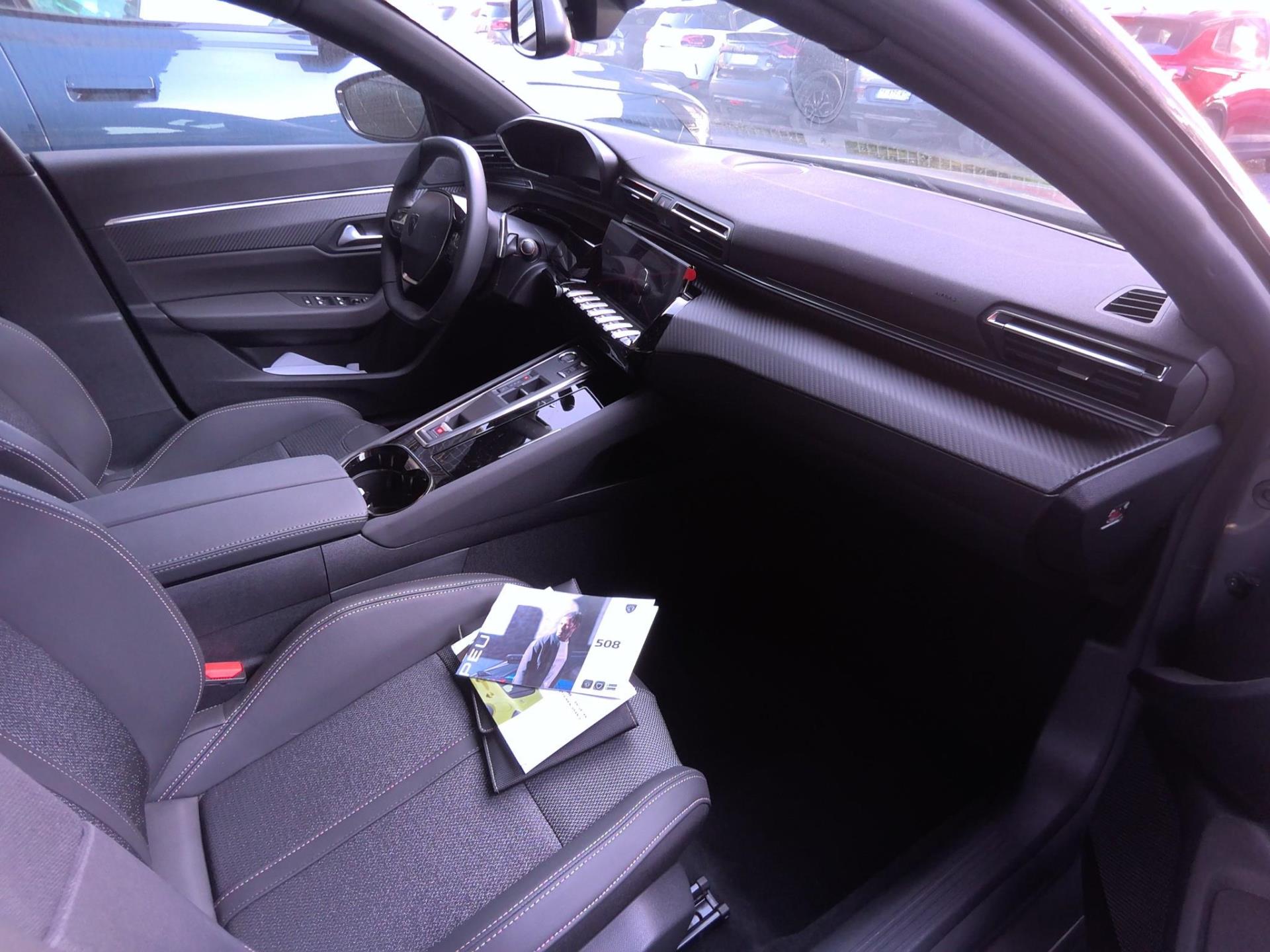 Peugeot 508 SW Hybrid 180 e-EAT8 Allure 2025