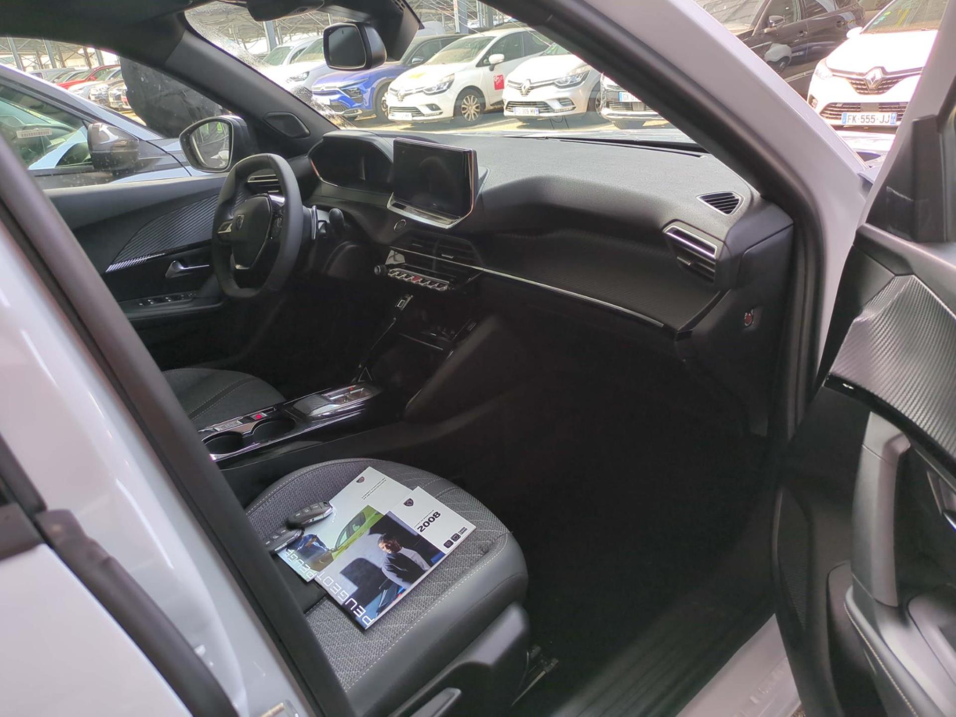 Peugeot 2008 Hybrid 145 e-DCS6 Allure 2025