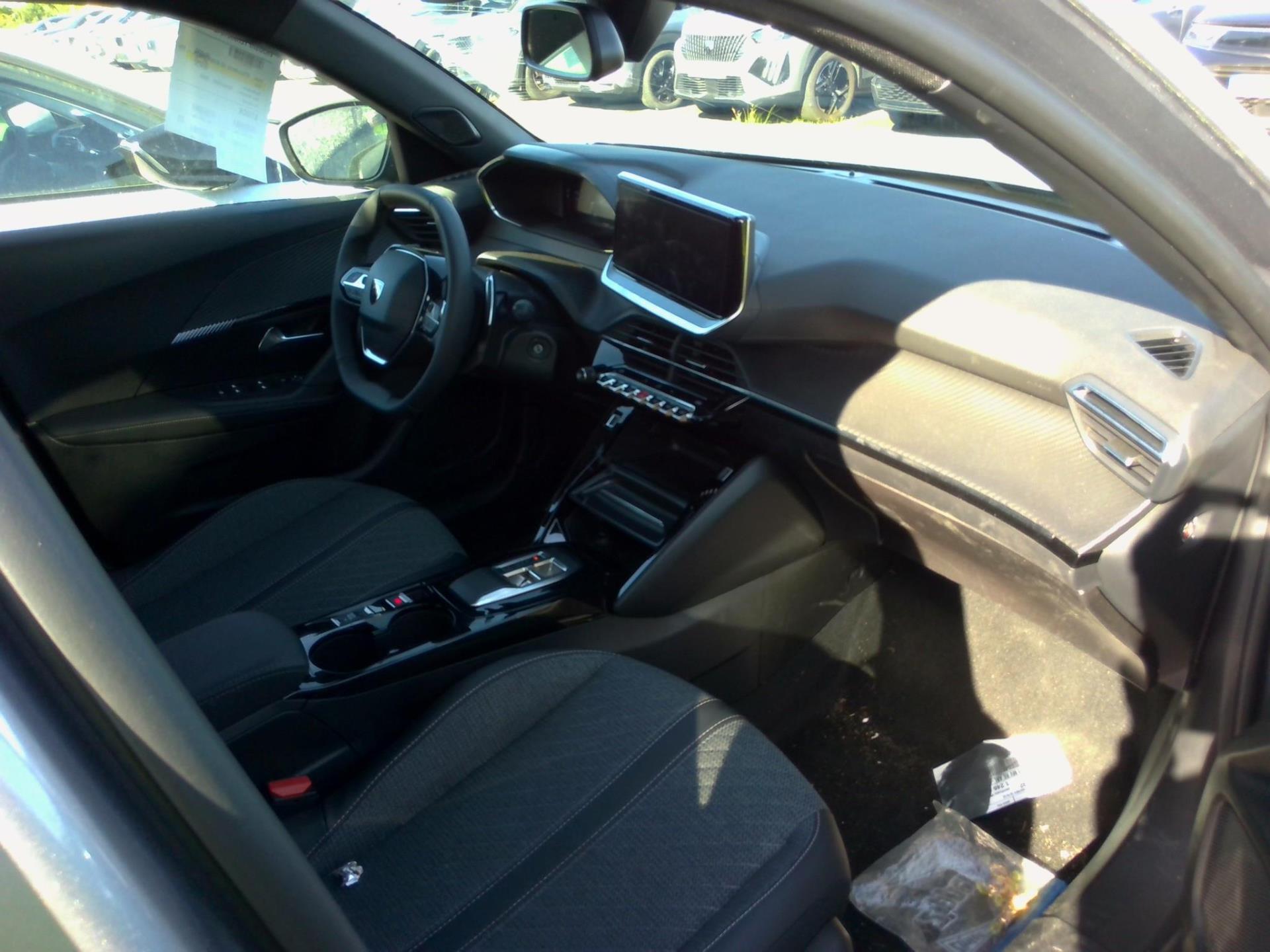 Peugeot 2008 Hybrid 136 e-DCS6 Allure 2024