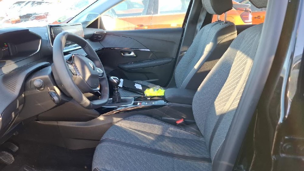 Foto Peugeot 208 8