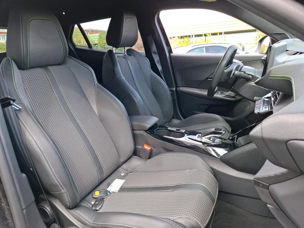 Peugeot 2008 PureTech 130 S&S EAT8 GT 2022