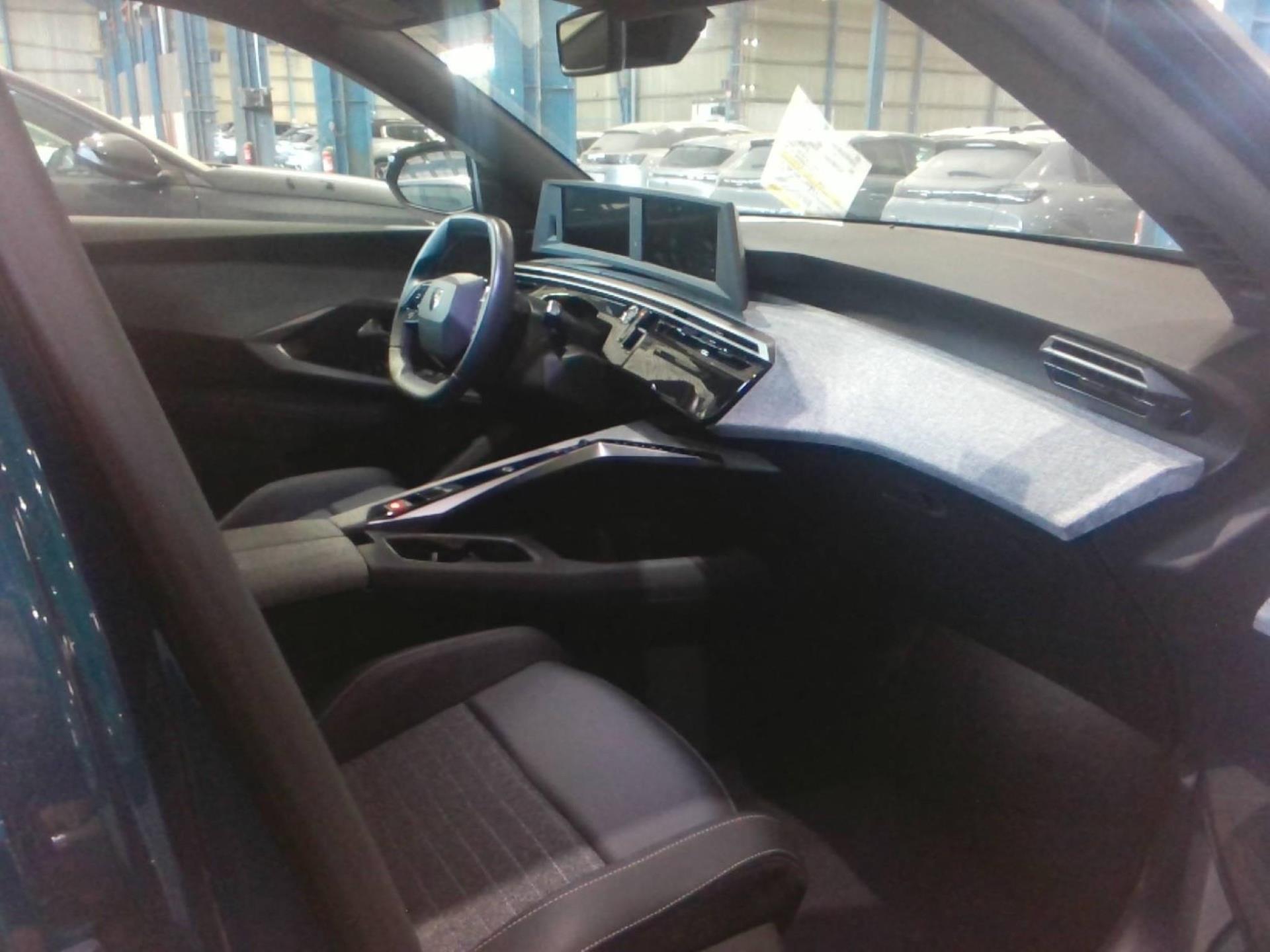 Peugeot 5008 Hybrid 145 ch e-DCS6 Allure 2025