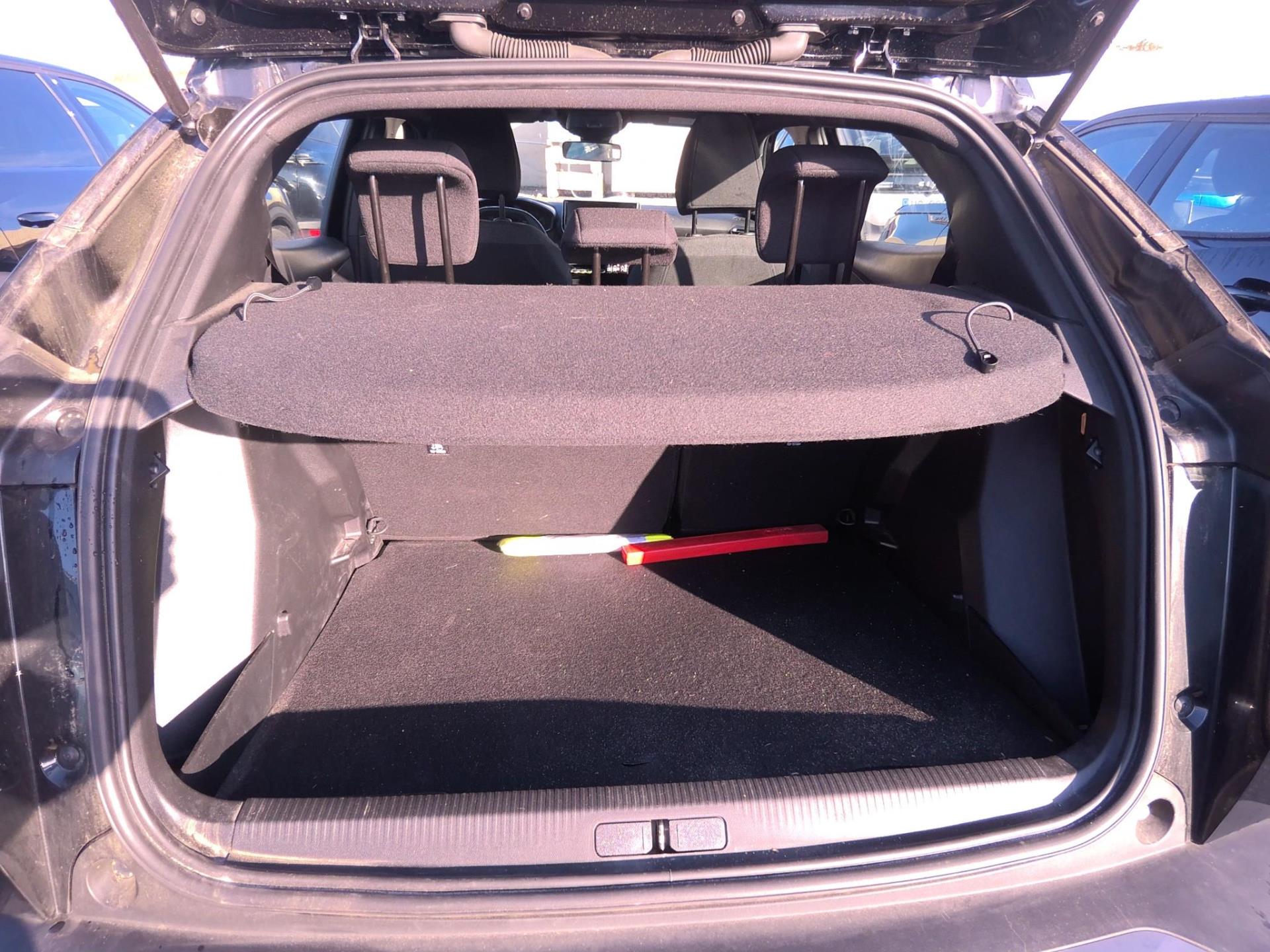 Peugeot 2008 Hybrid 136 e-DCS6 Style 2025