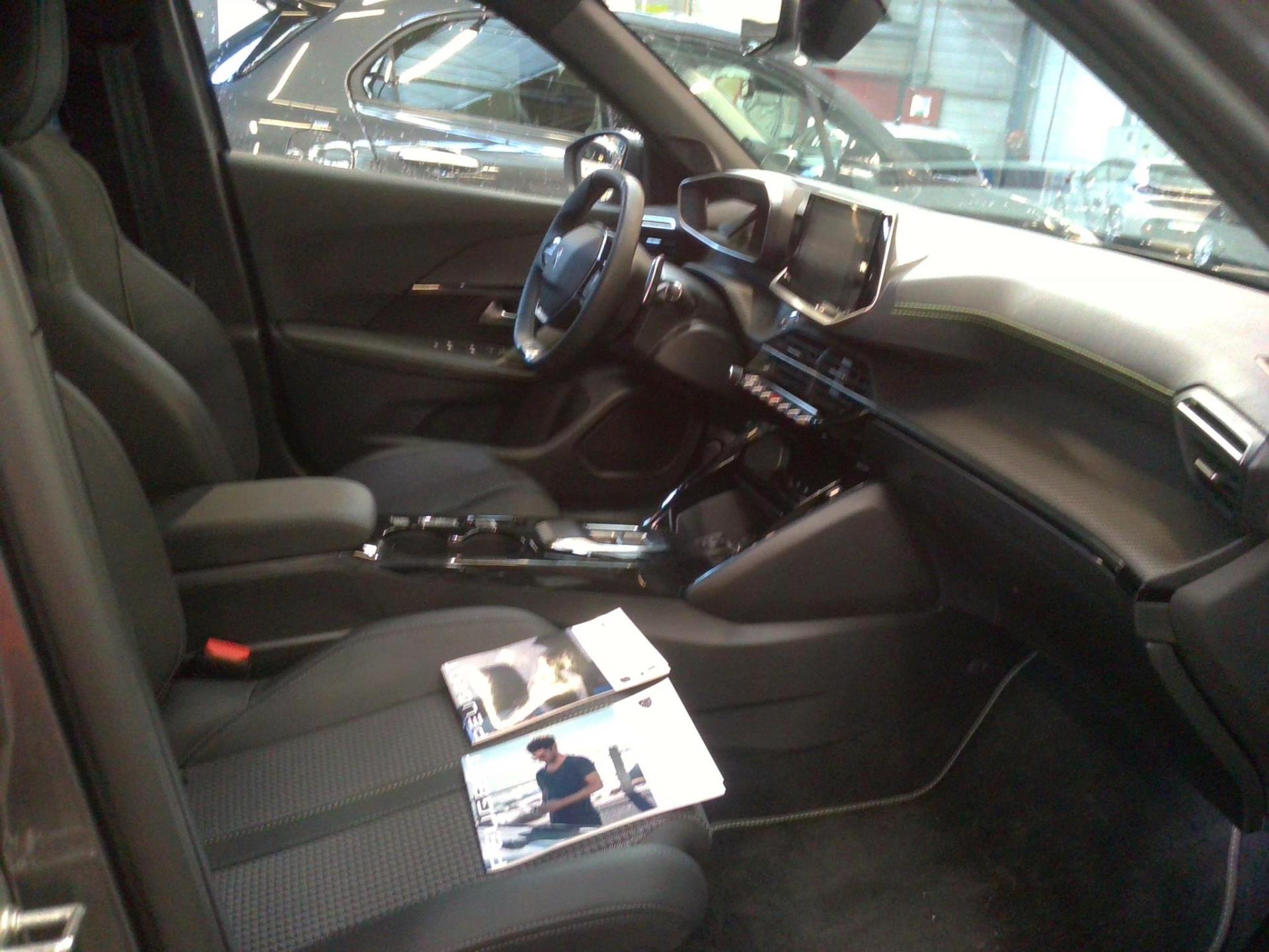 Peugeot 2008 PureTech 130 S&S EAT8 GT 2023