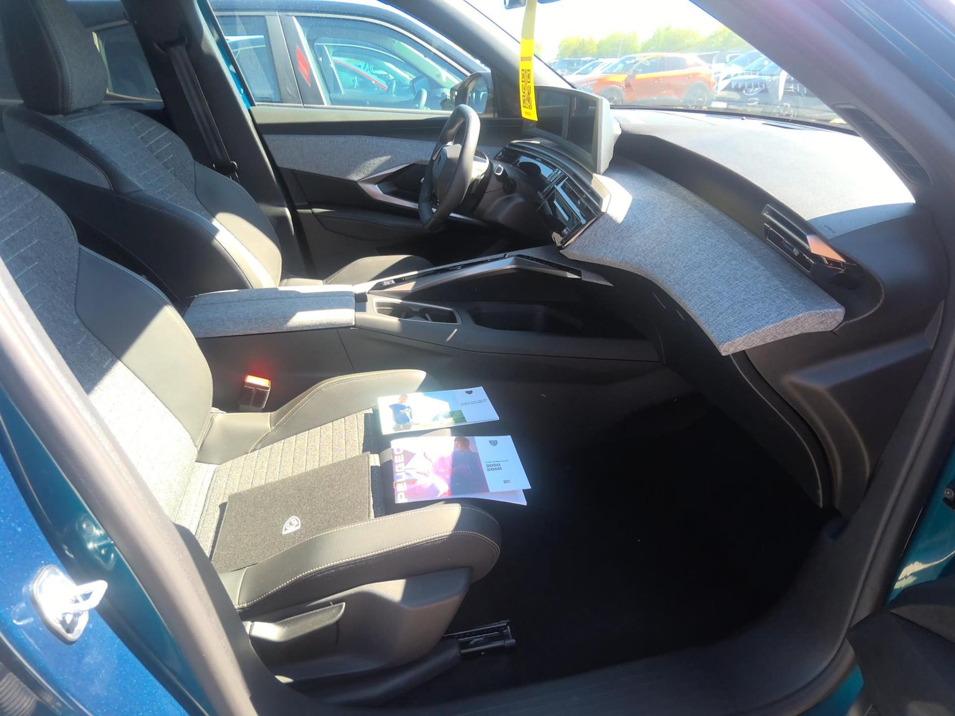 Peugeot 5008 Hybrid 145 ch e-DCS6 Allure 2025