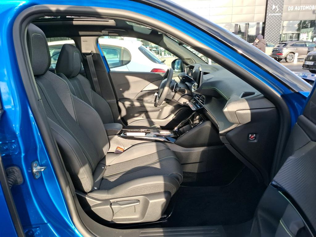 Peugeot 2008 PureTech 130 S&S EAT8 GT 2022