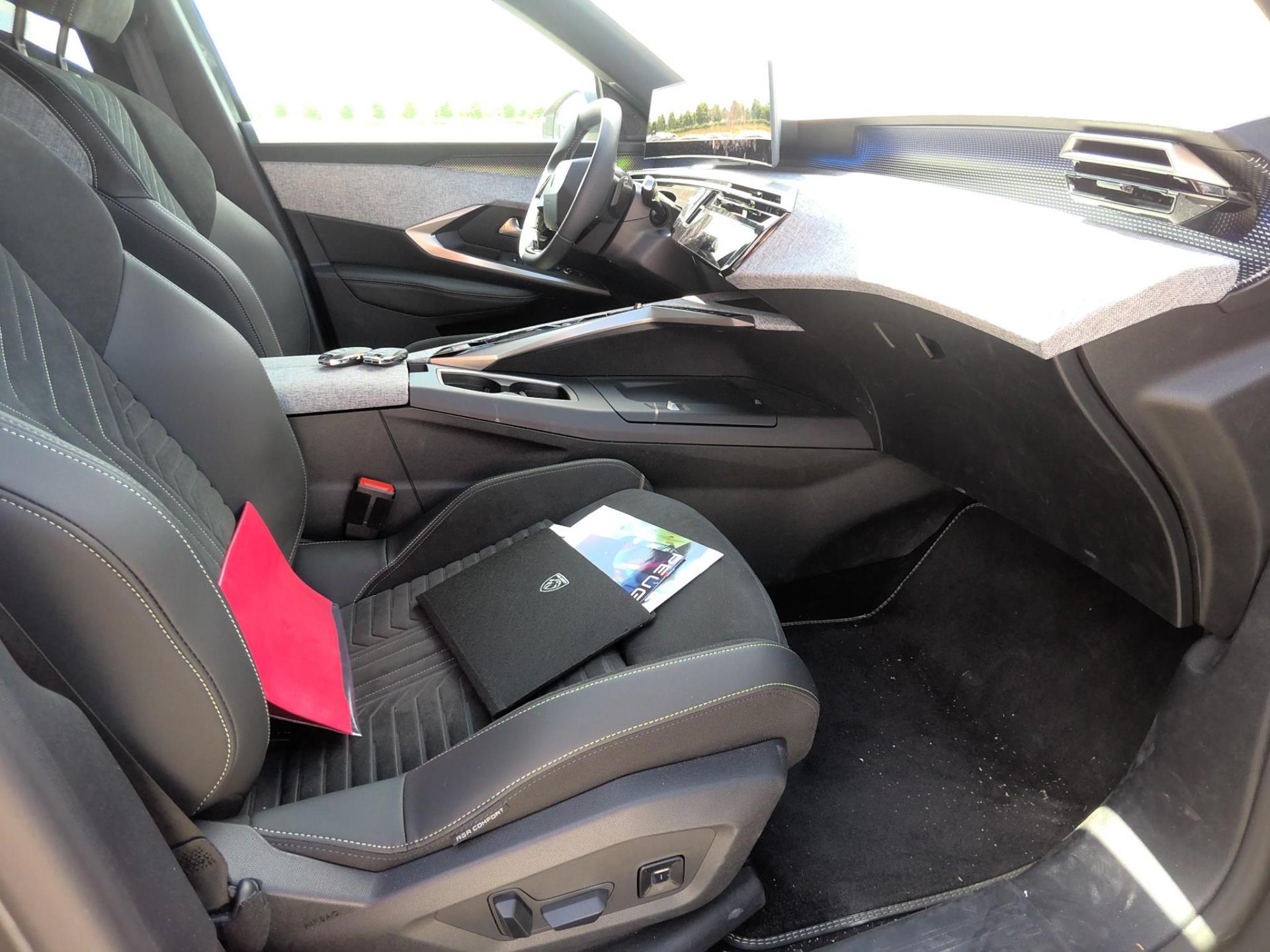 Peugeot 5008 Hybrid 145 e-DCS6 GT 2025