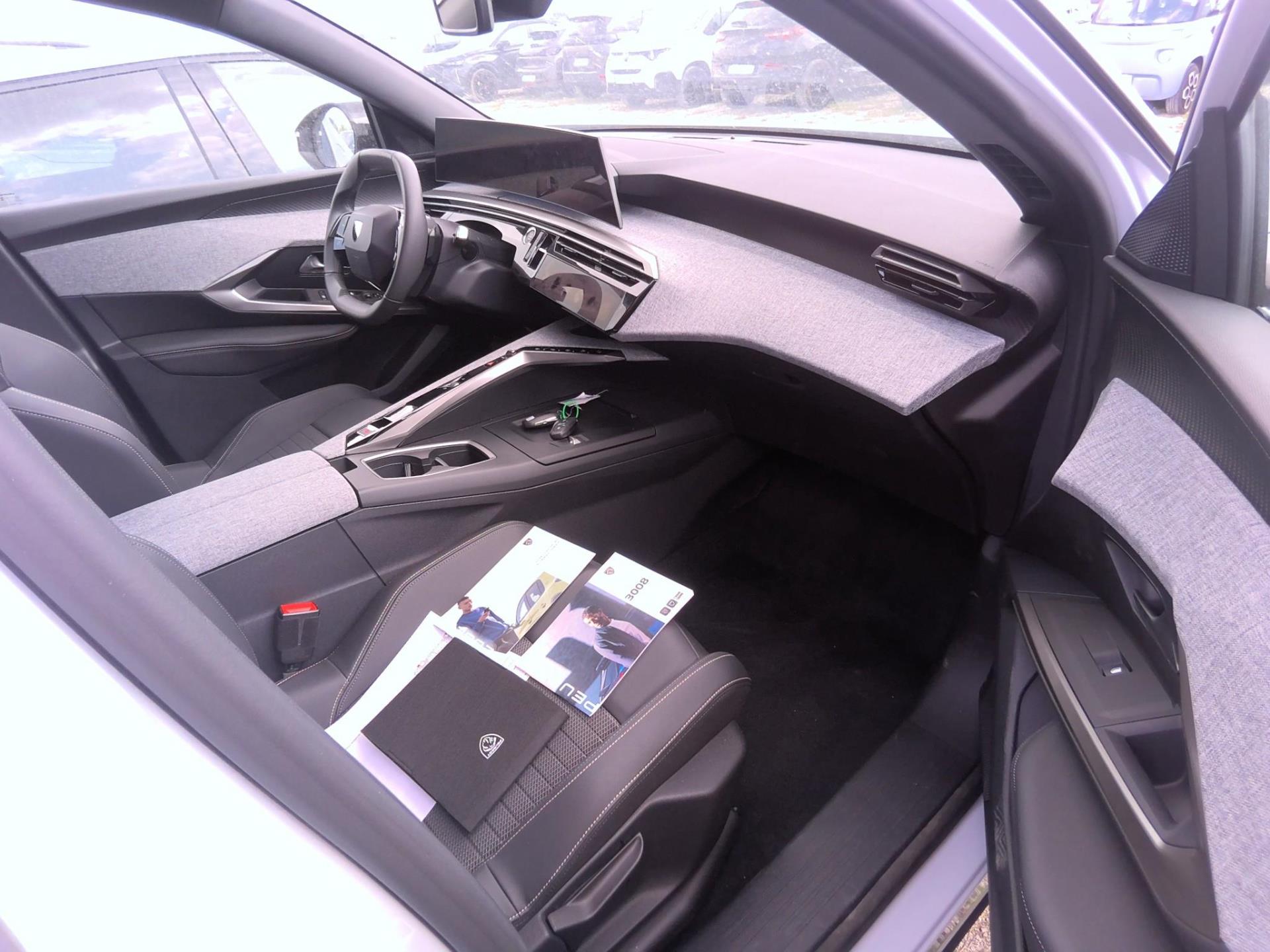 Peugeot 3008 Hybrid 136 e-DCS6 Allure 2024