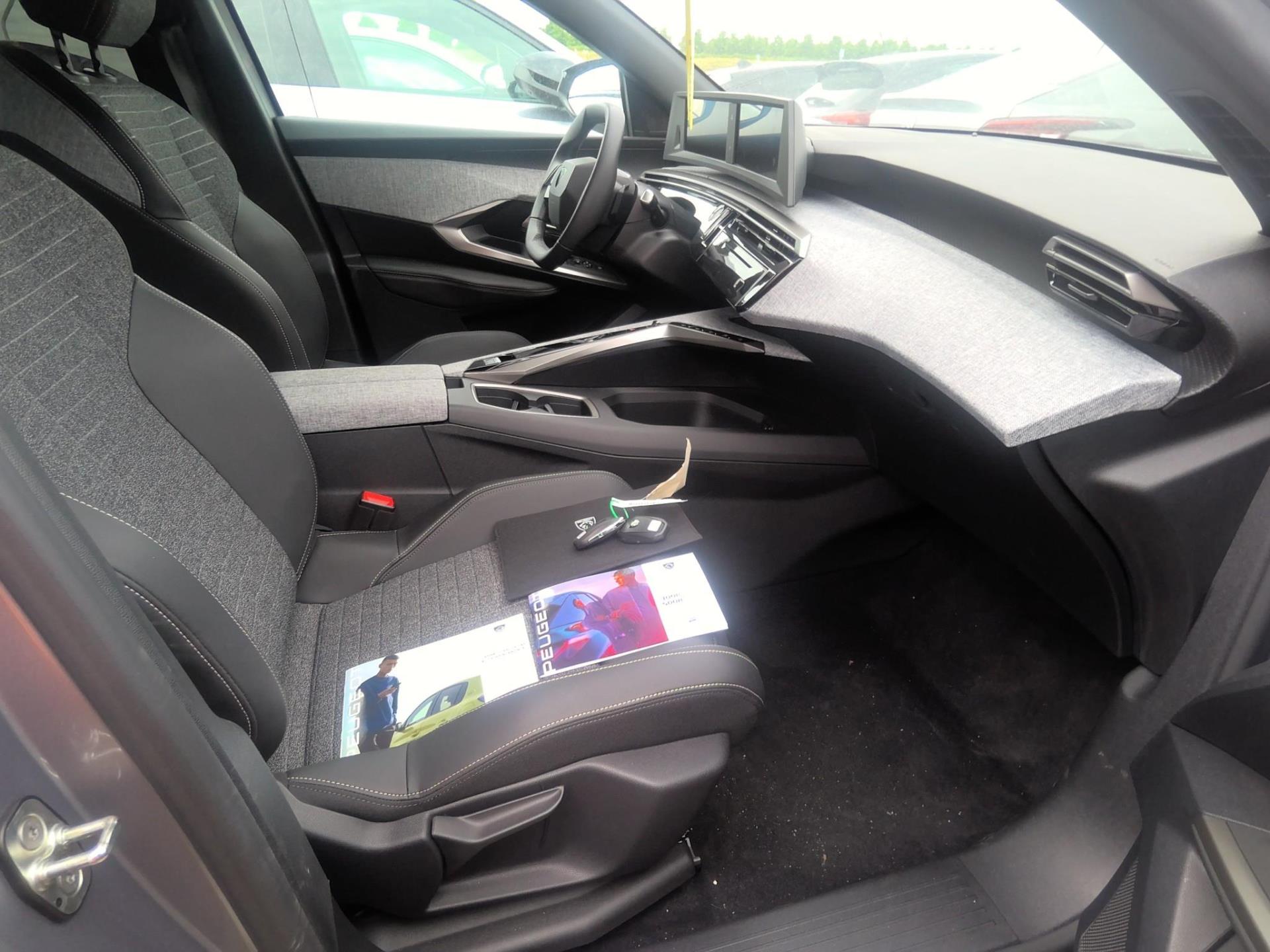 Peugeot 3008 Plug-in Hybrid 195 e-DCS7 Allure 2025