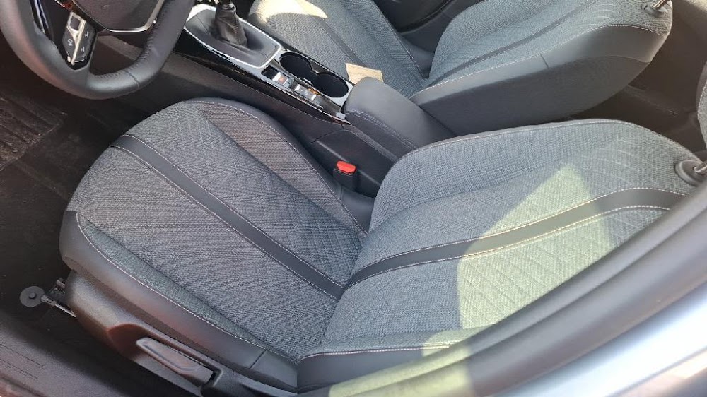 Foto Peugeot 208 16