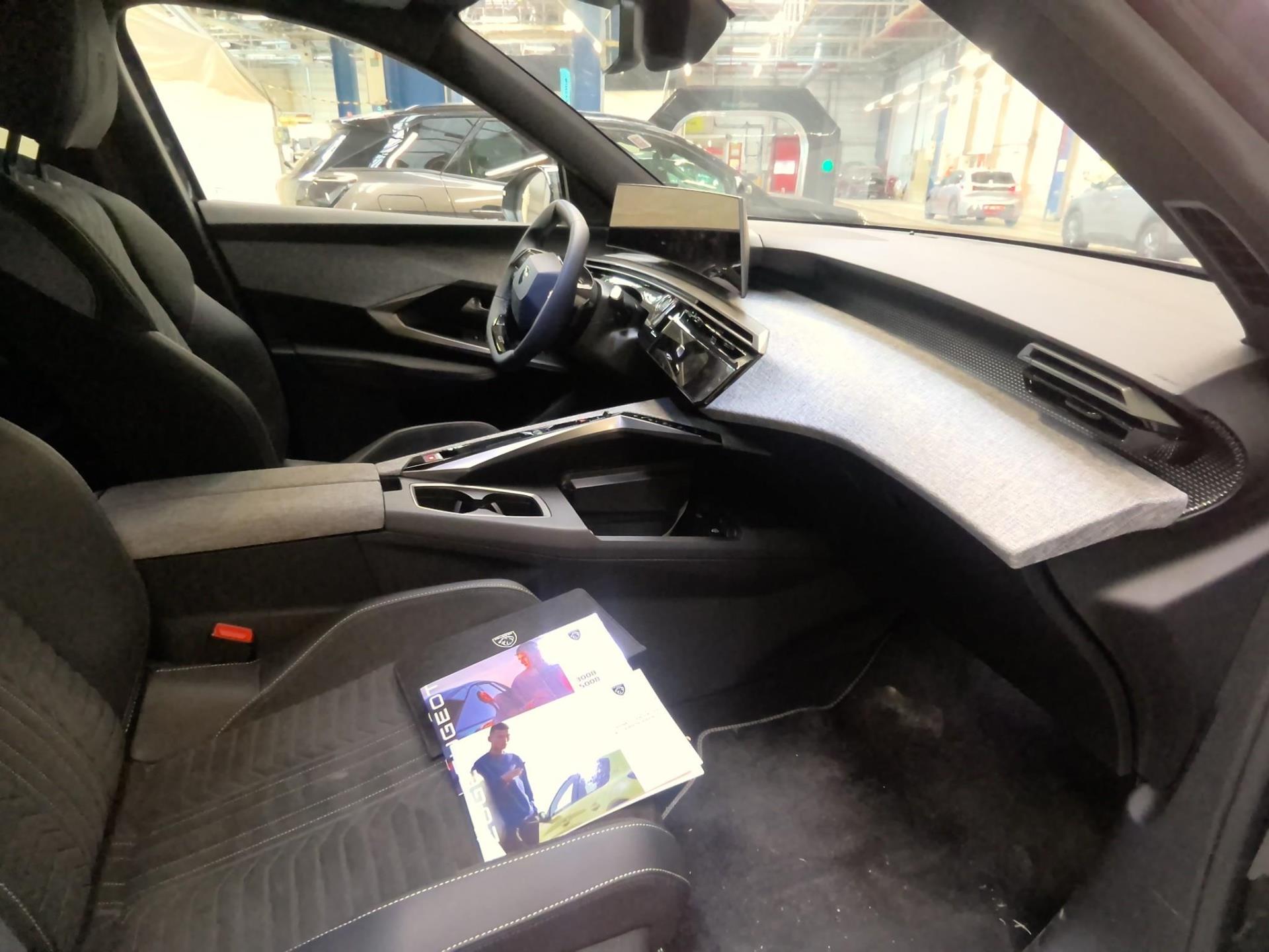 Peugeot 5008 Plug-in Hybrid 225 ch e-DCS7 GT 2025