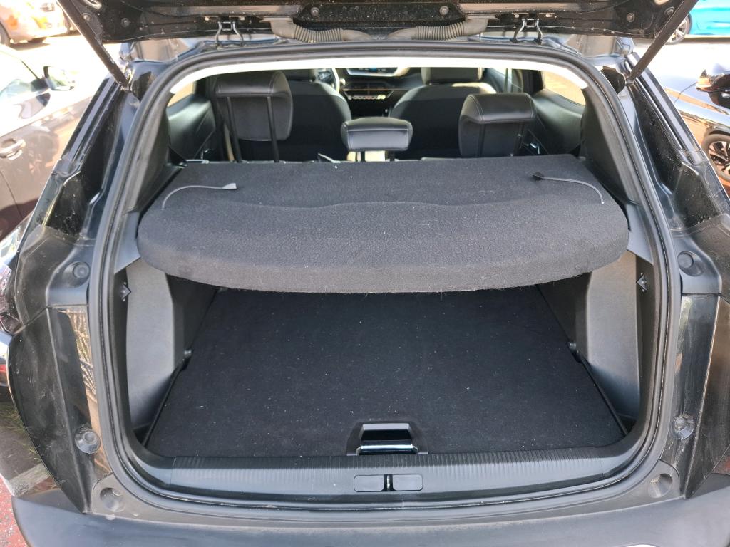Peugeot 2008 BlueHDi 130 S&S EAT8 Allure Pack 2022