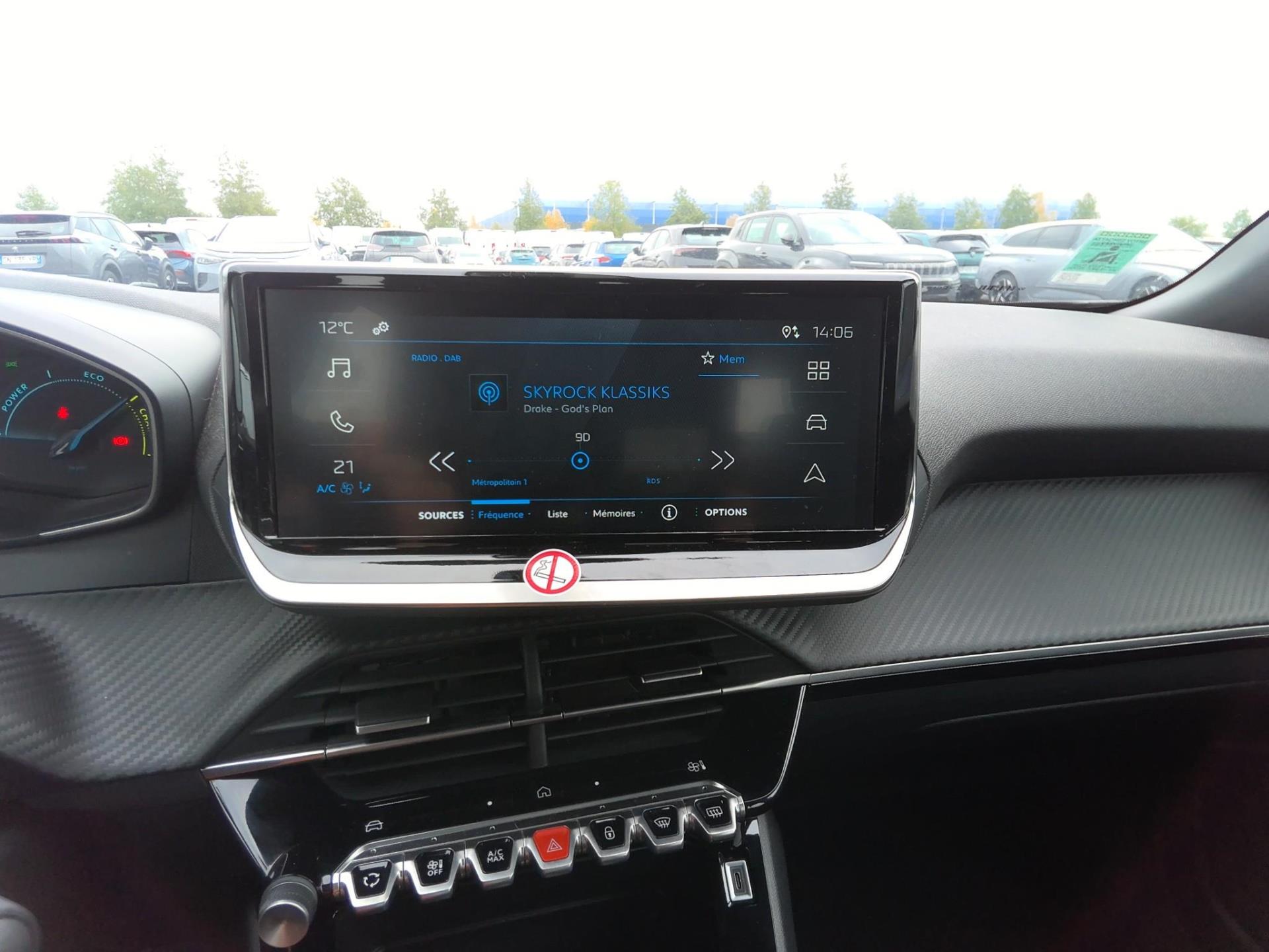 Peugeot 2008 Hybrid 136 e-DCS6 Style 2025