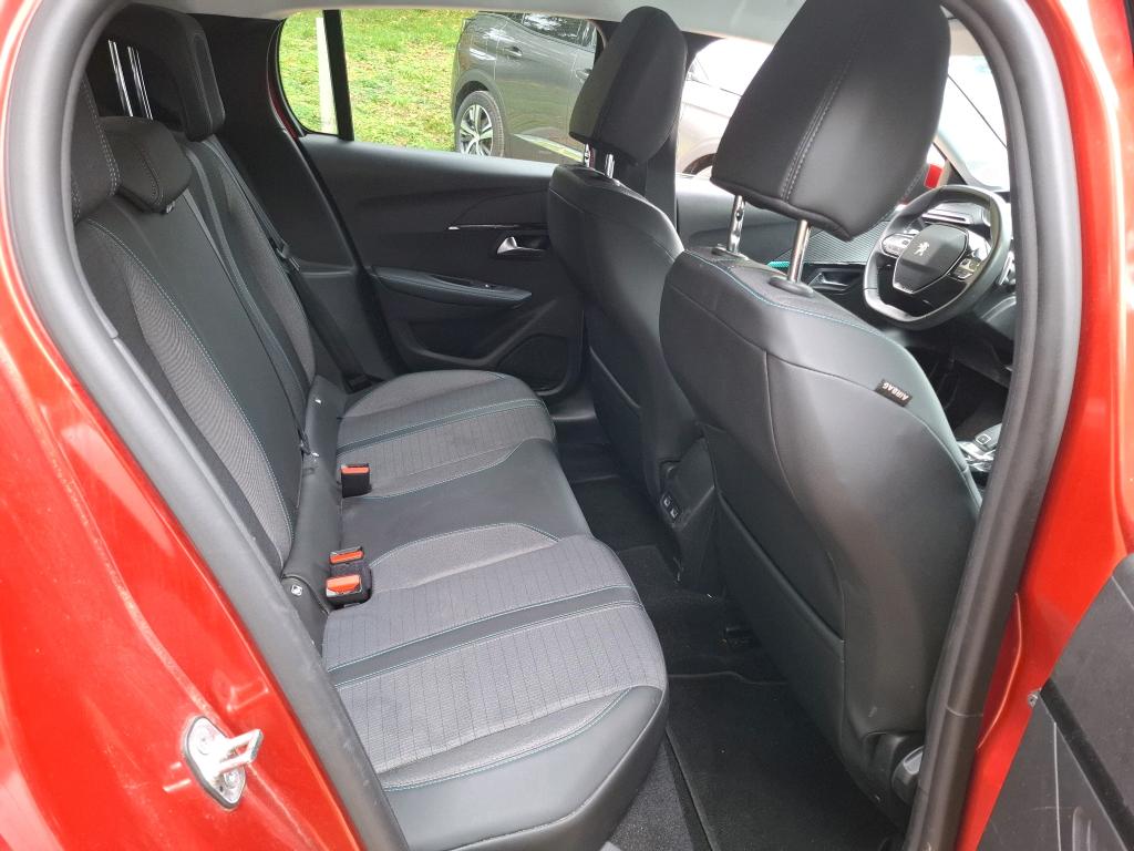 Peugeot 208 PureTech 100 S&S EAT8 Allure Business 2021