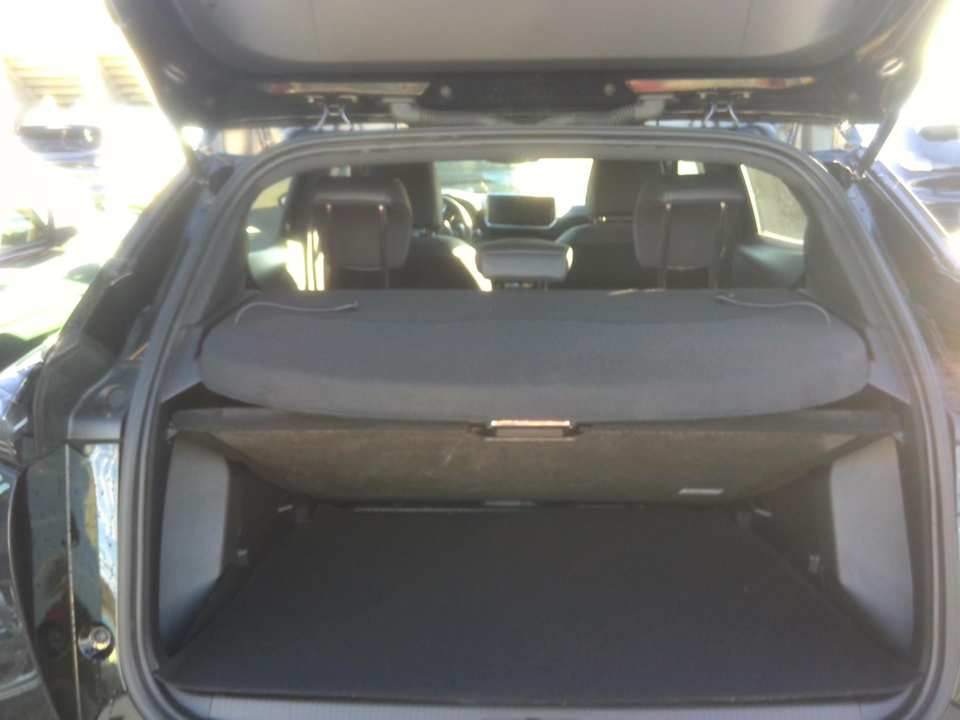Peugeot 2008 Hybrid 136 e-DCS6 Allure 2024
