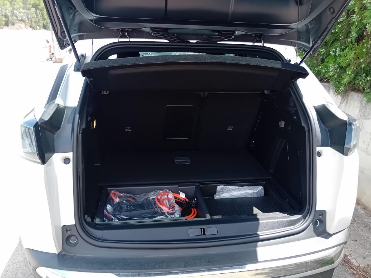 Foto Peugeot 3008 Hybrid 8