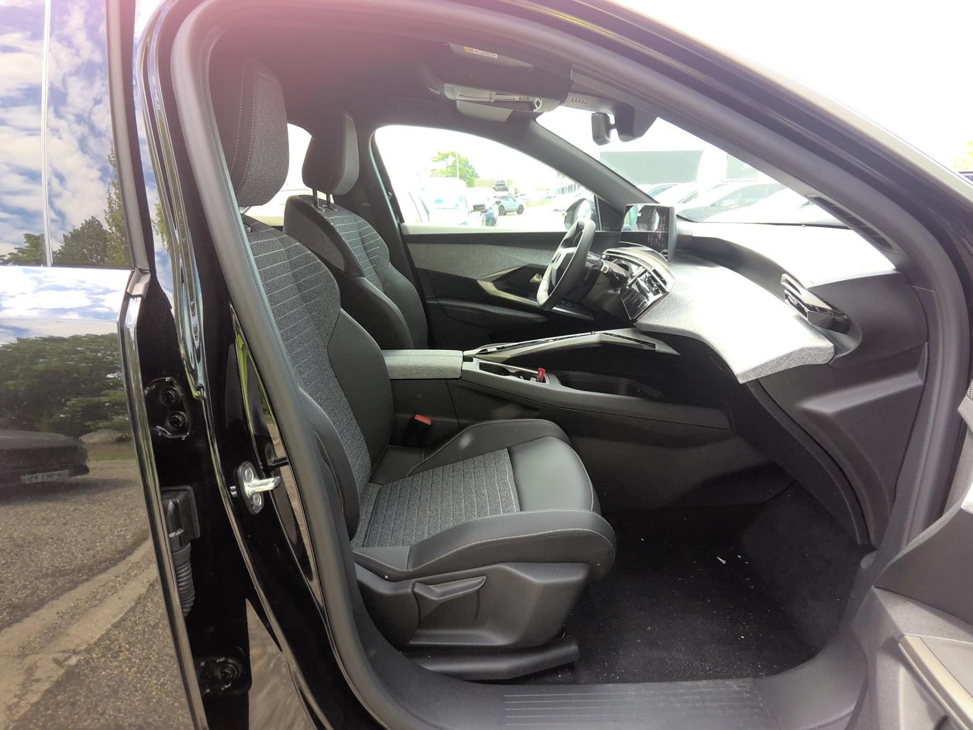 Peugeot 3008 Hybrid 136 e-DCS6 Allure 2025