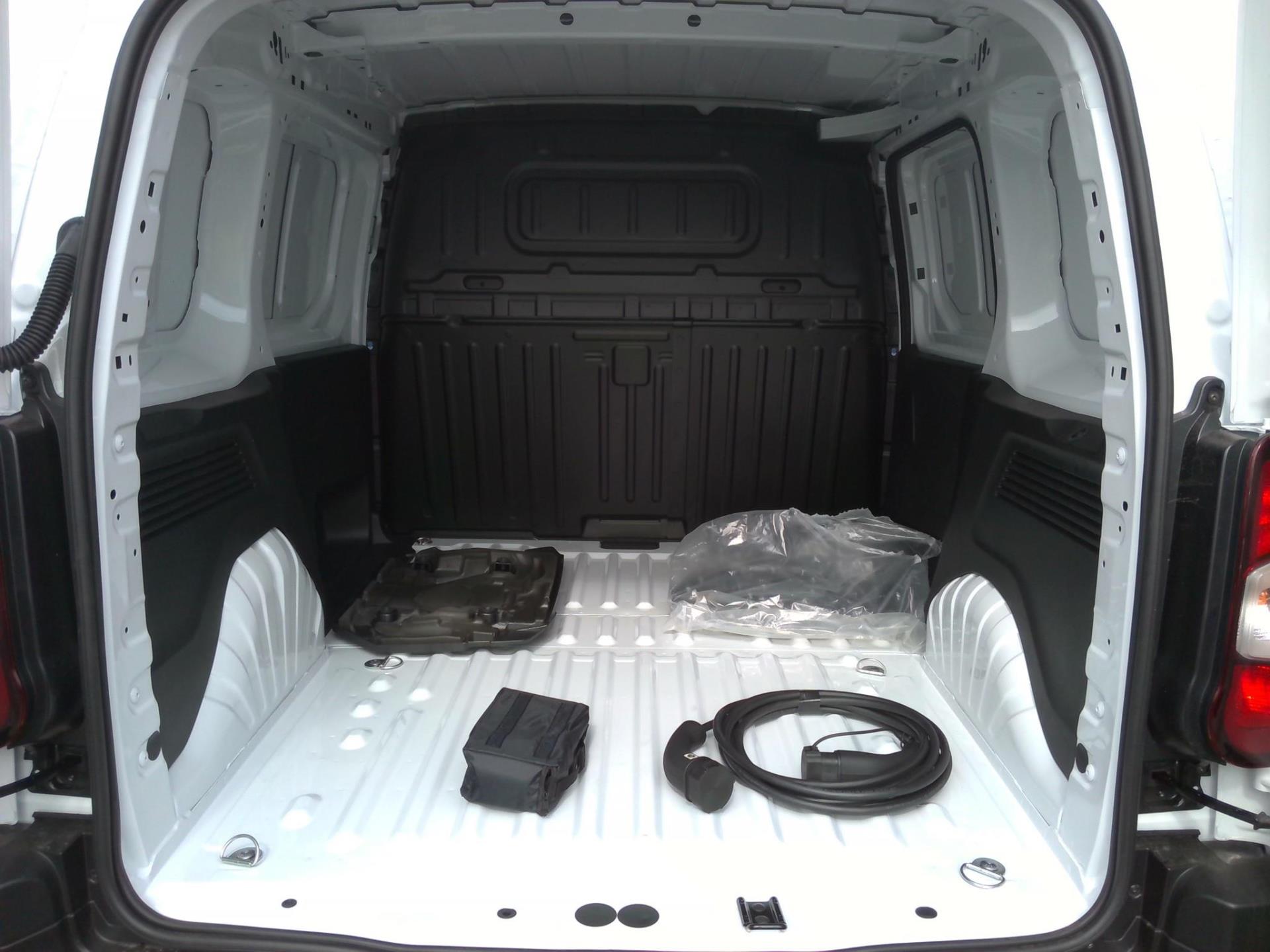 Peugeot E-PARTNER FOURGON M 800 KG 136 CH BATTERIE 54 KWH  2024