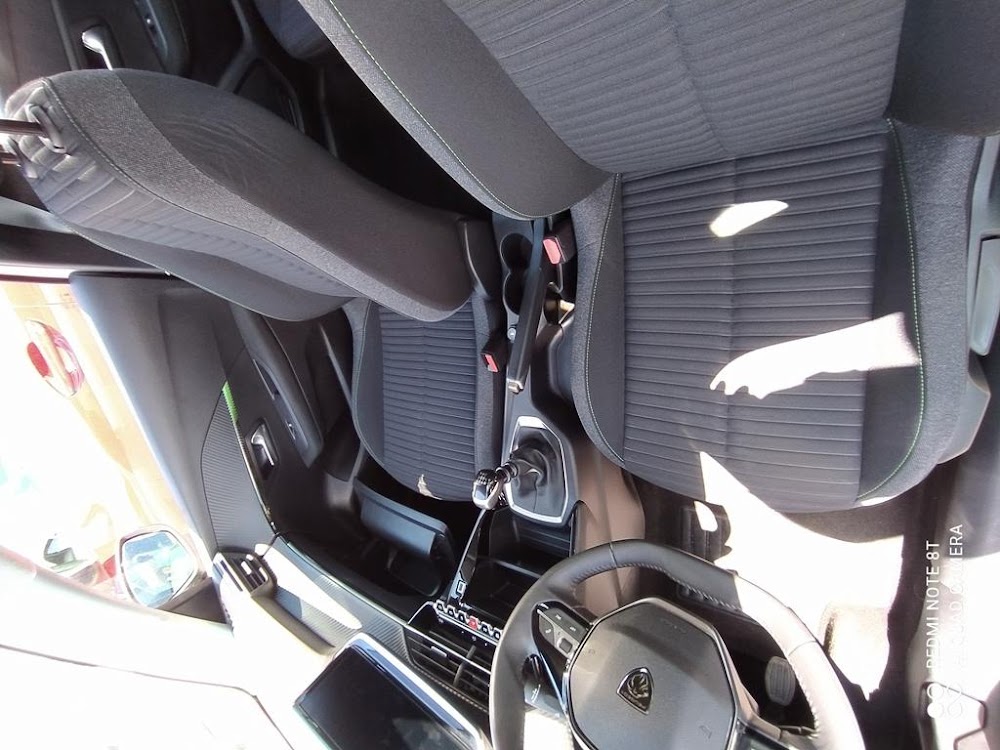 Foto Peugeot 208 11