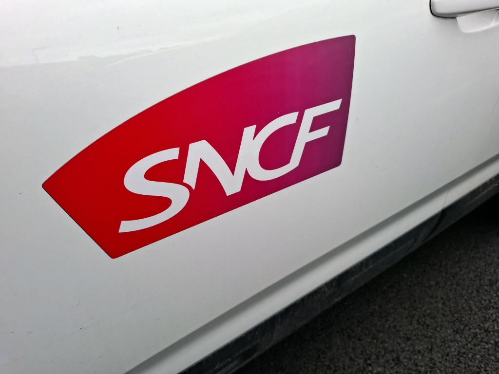 Citroen C4 CACTUS SOCIETE BLUEHDI 100 S&S BVM6 FEEL NAV 2019