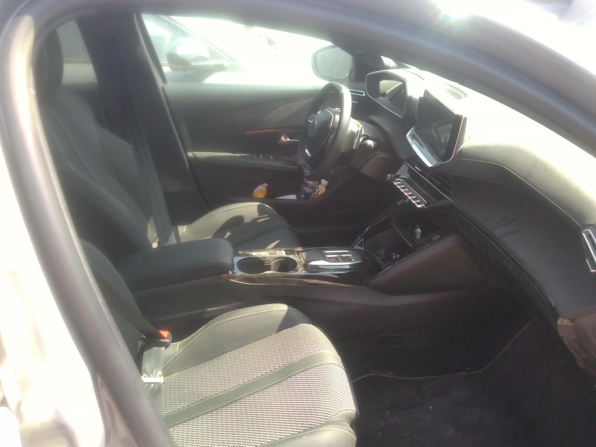 Peugeot 208 Hybrid 100 e-DCS6 GT 2025