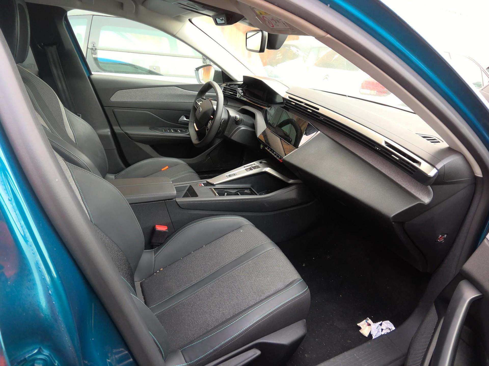 Peugeot 408 Hybrid 136 e-DCS6 Allure 2025