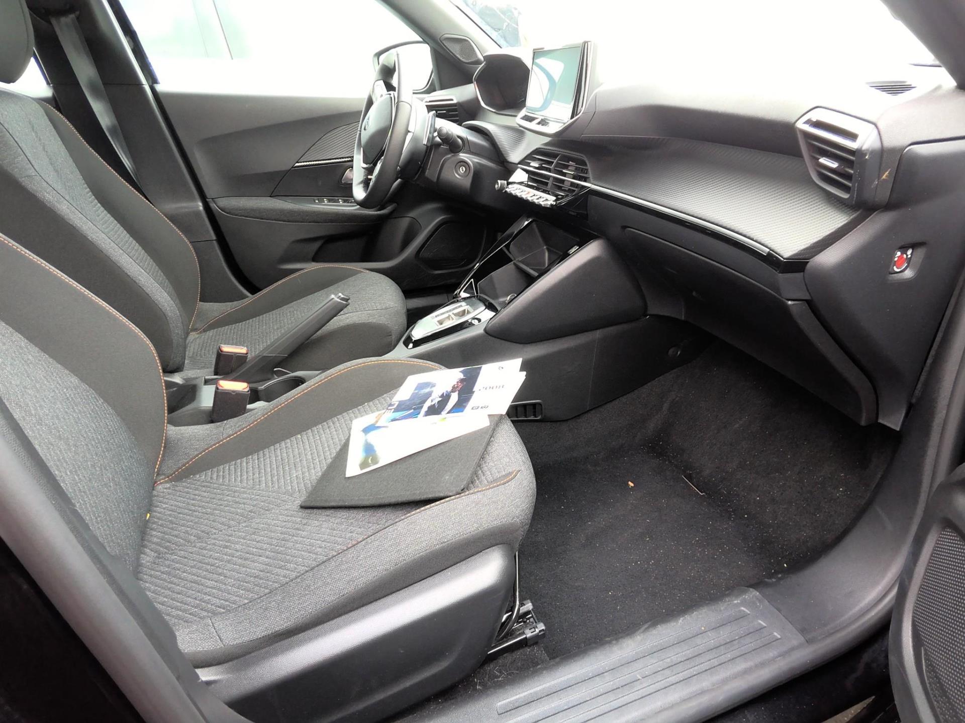 Peugeot 2008 Hybrid 136 e-DCS6 Style 2025